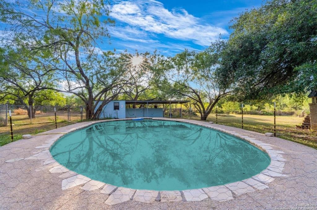 6170 County Road 332, Jourdanton, TX 78026