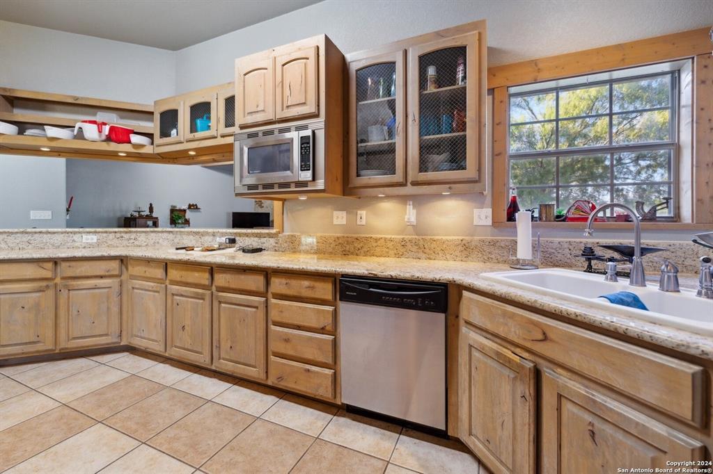 6170 County Road 332, Jourdanton, TX 78026