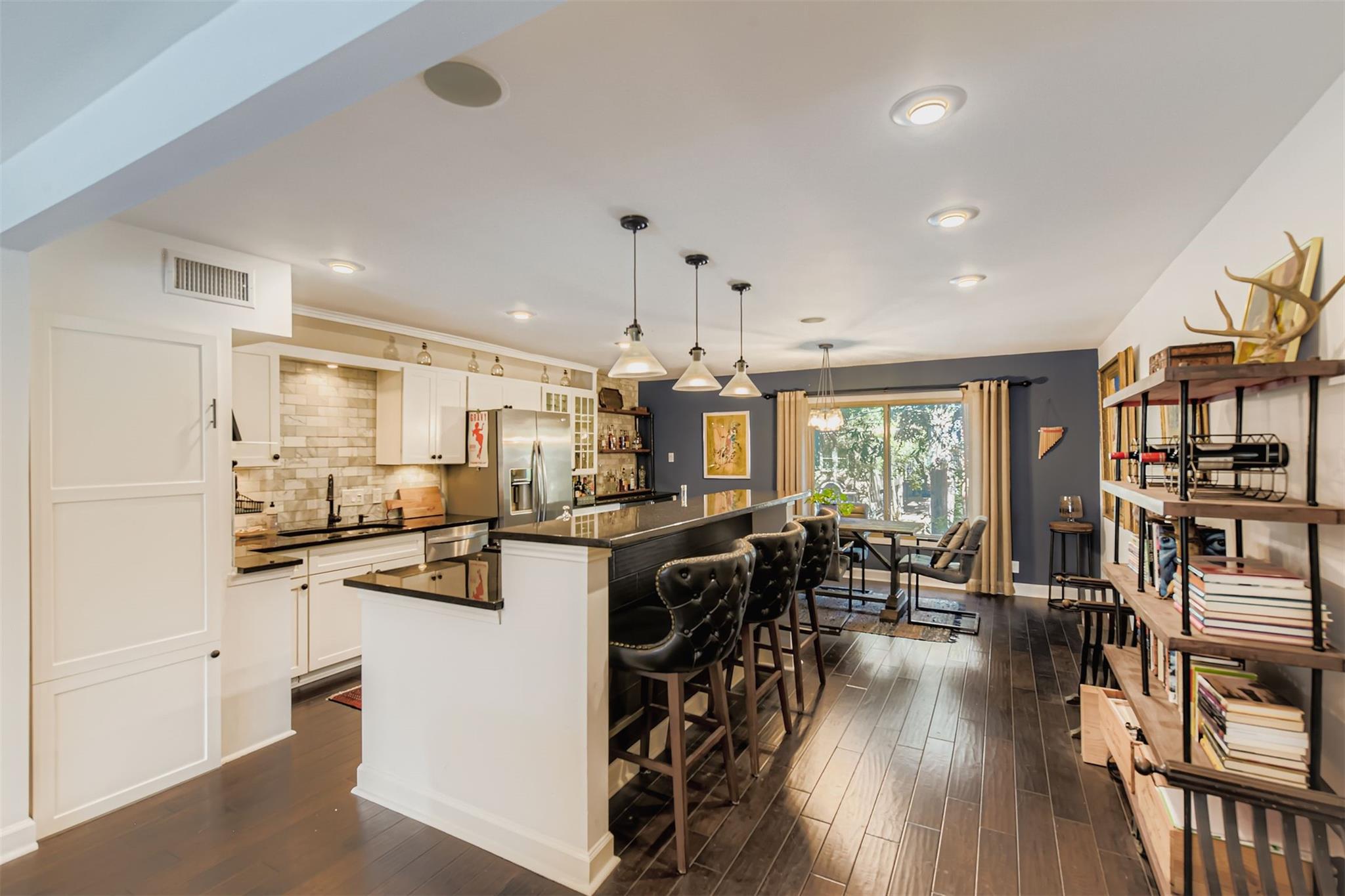 505 W 7th St # 210, Austin, TX 78701