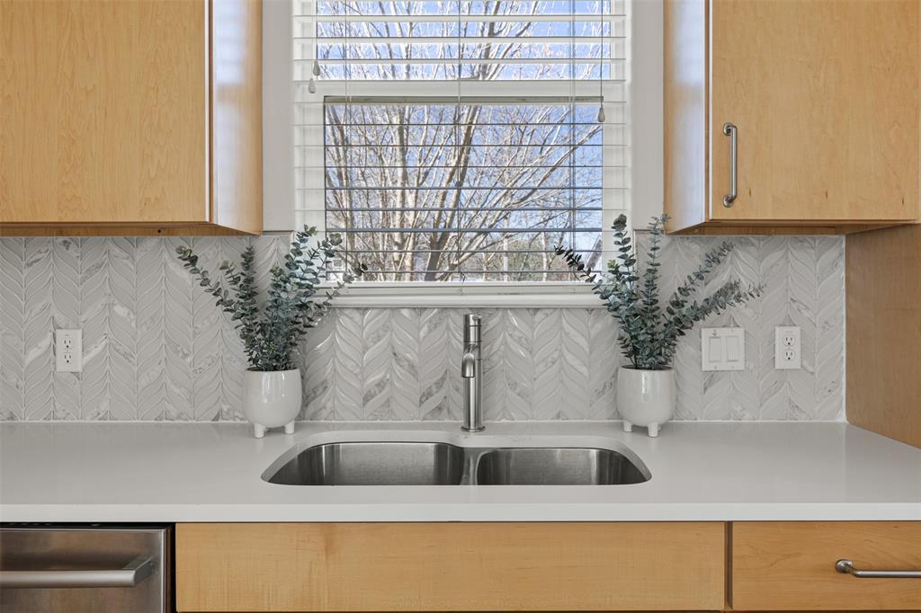 1716 Adina St, Austin, TX 78721