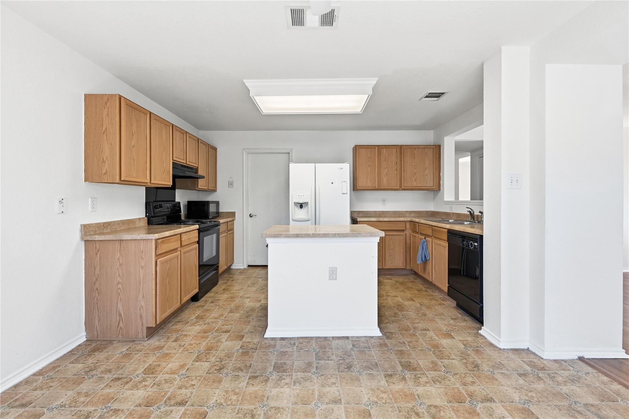 216 Capistrano Dr, San Marcos, TX 78666