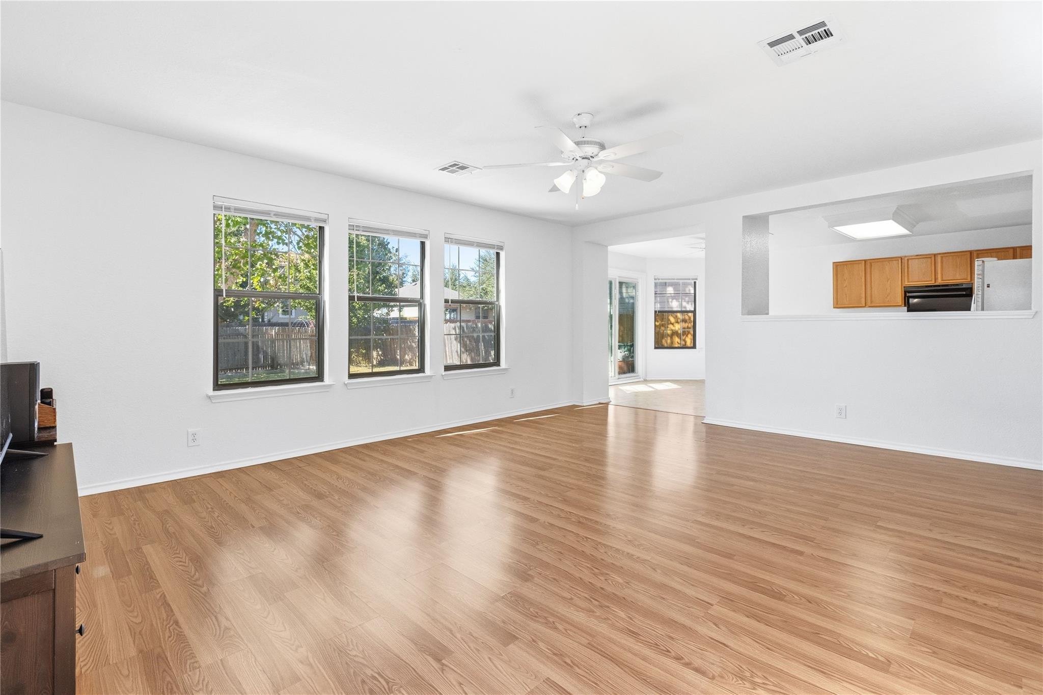 216 Capistrano Dr, San Marcos, TX 78666