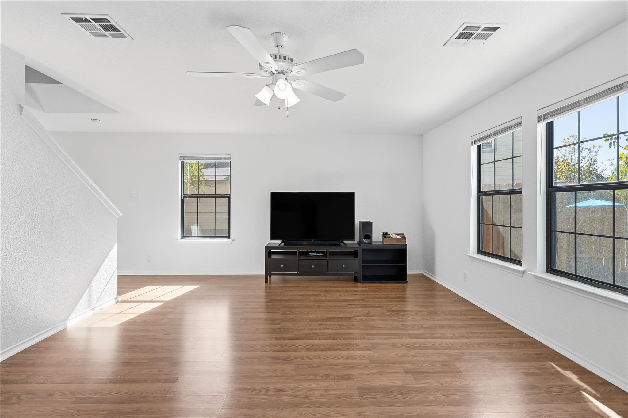 216 Capistrano Dr, San Marcos, TX 78666