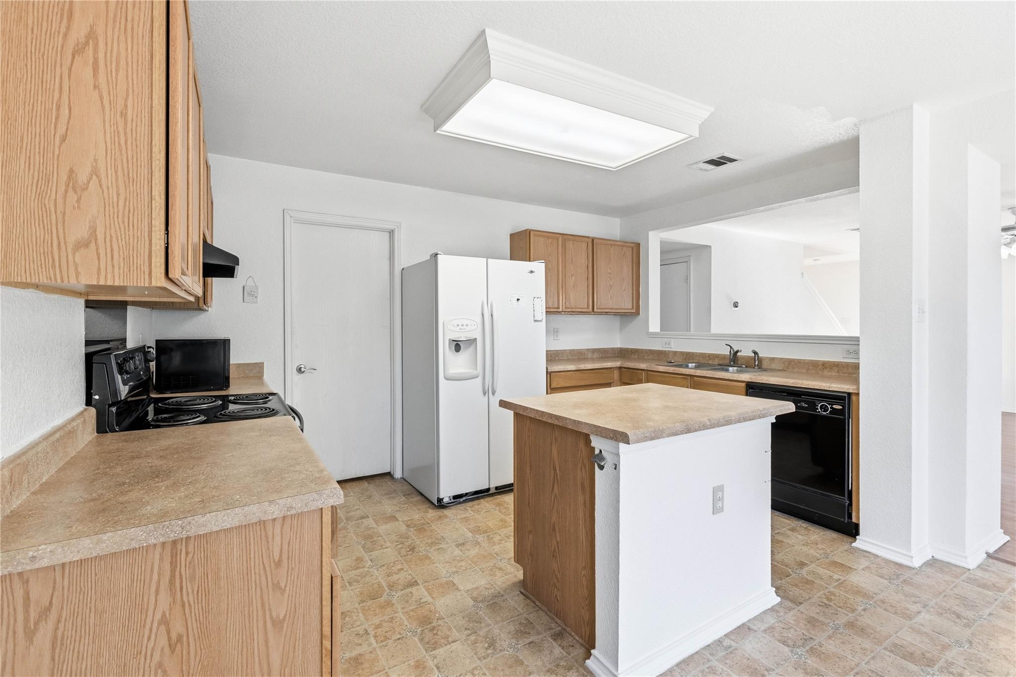 216 Capistrano Dr, San Marcos, TX 78666