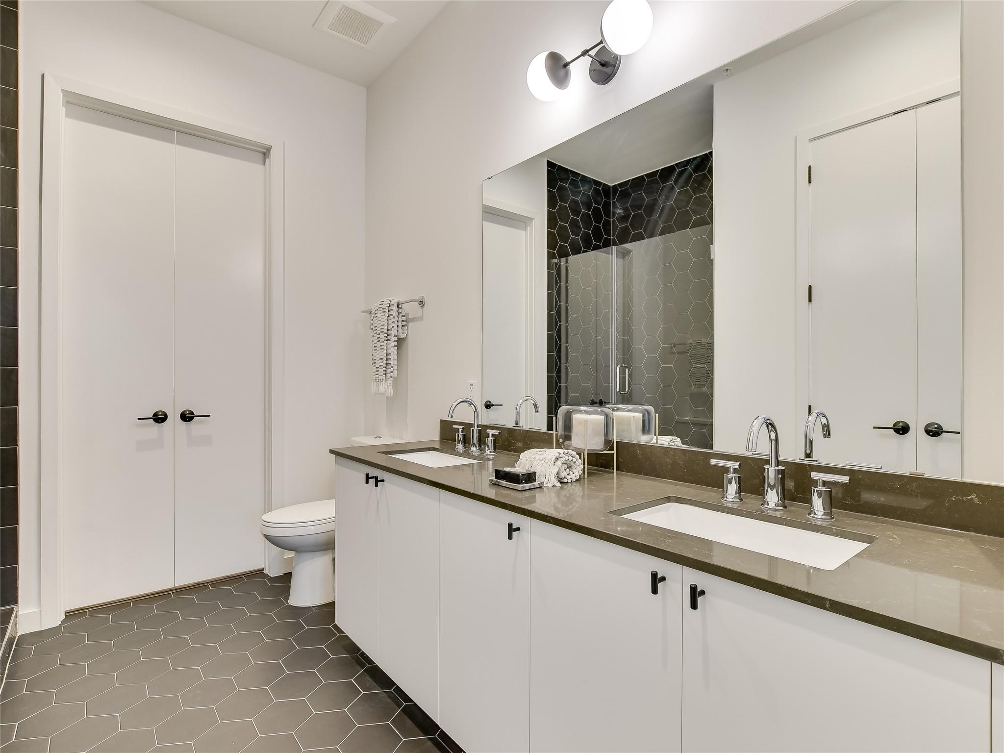 800 Embassy Dr # 334, Austin, TX 78702