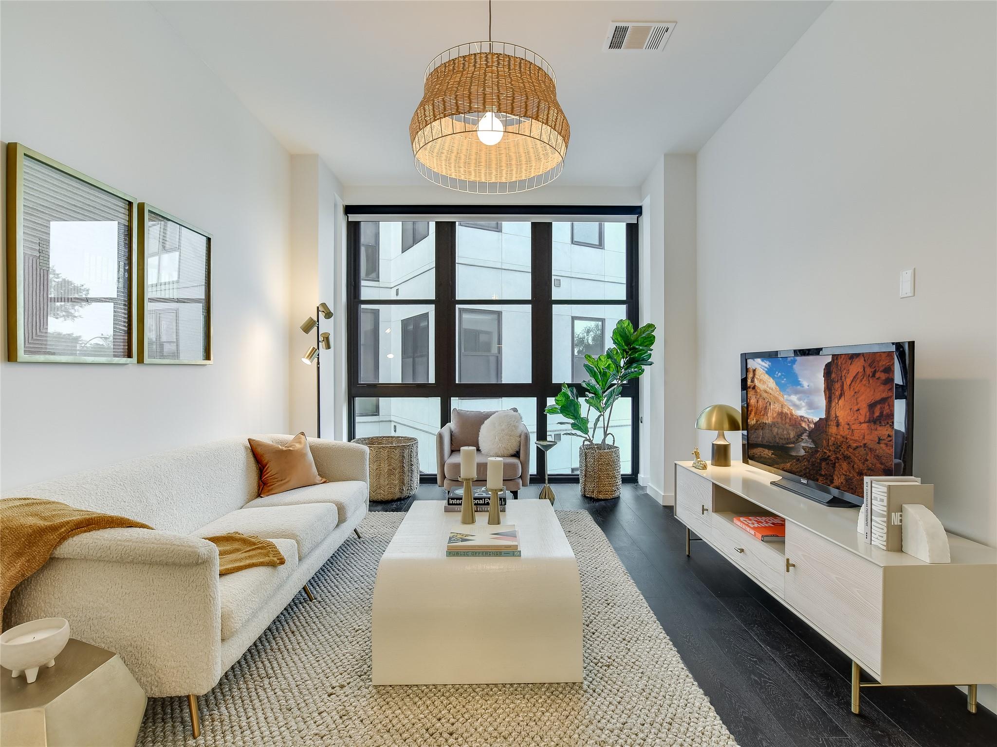 800 Embassy Dr # 334, Austin, TX 78702