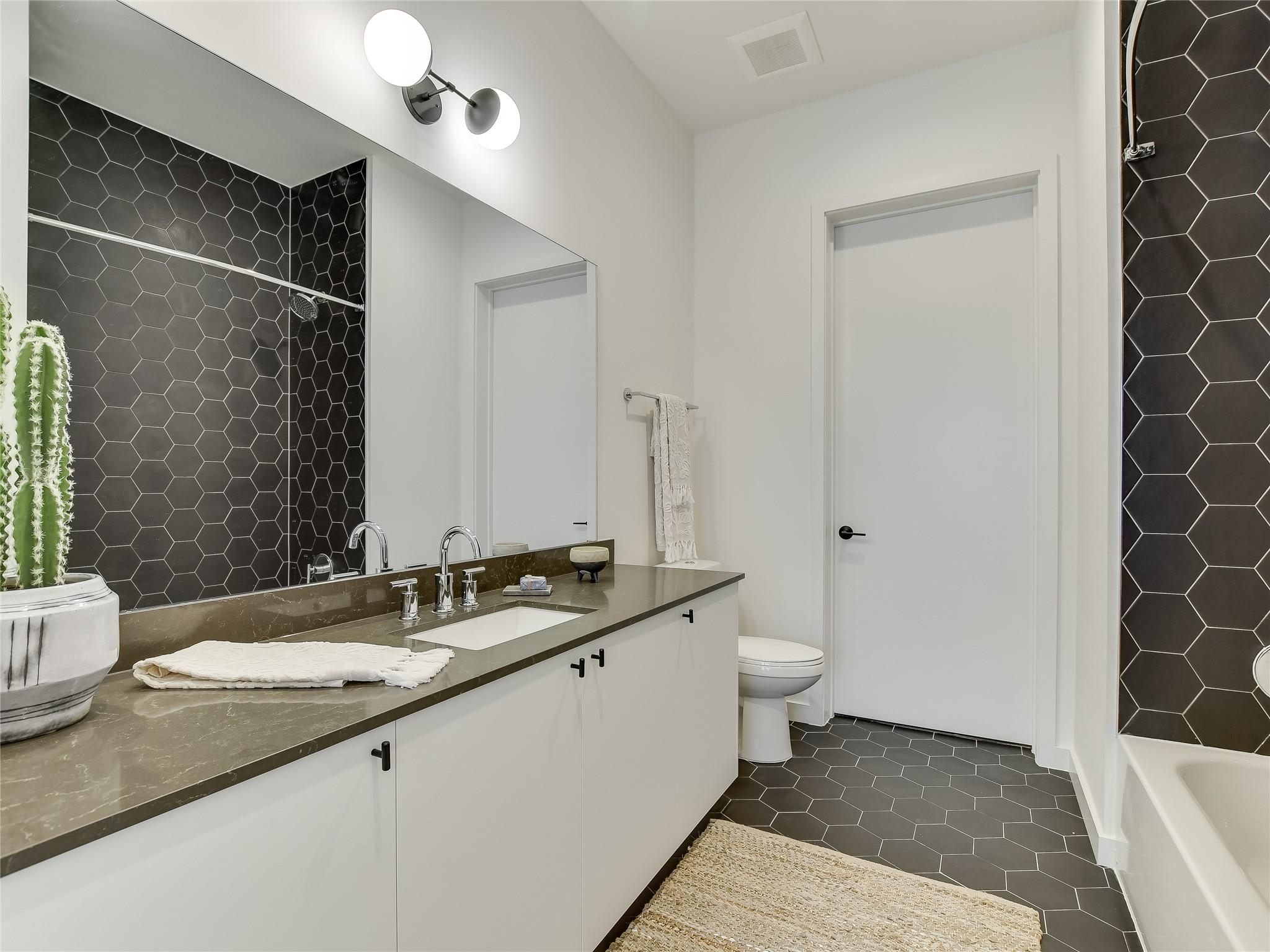 800 Embassy Dr # 334, Austin, TX 78702