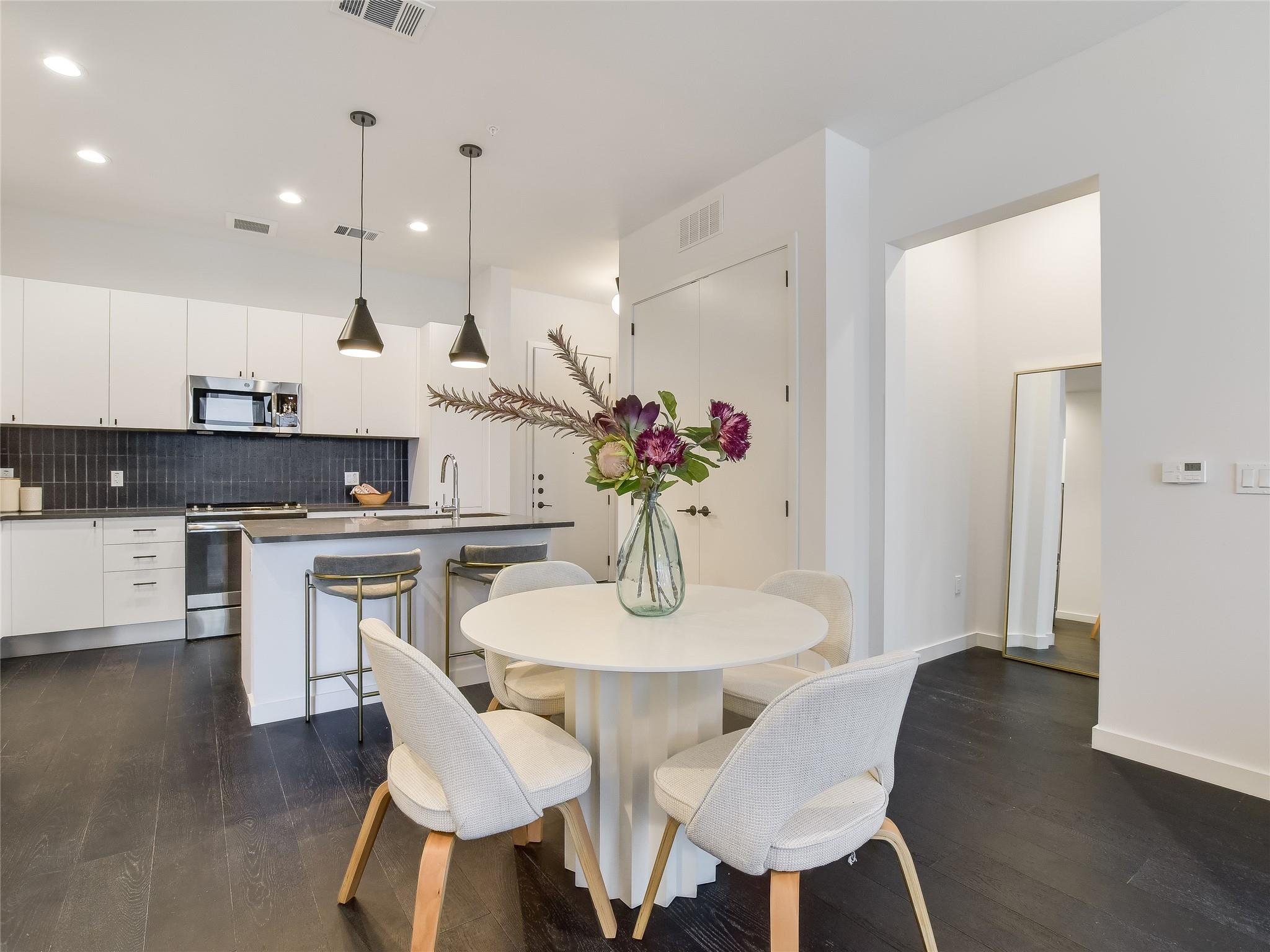 800 Embassy Dr # 334, Austin, TX 78702