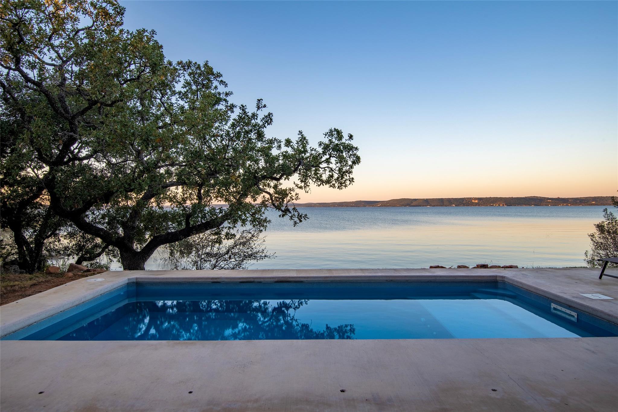 247 Peninsula Dr, Burnet, TX 78611