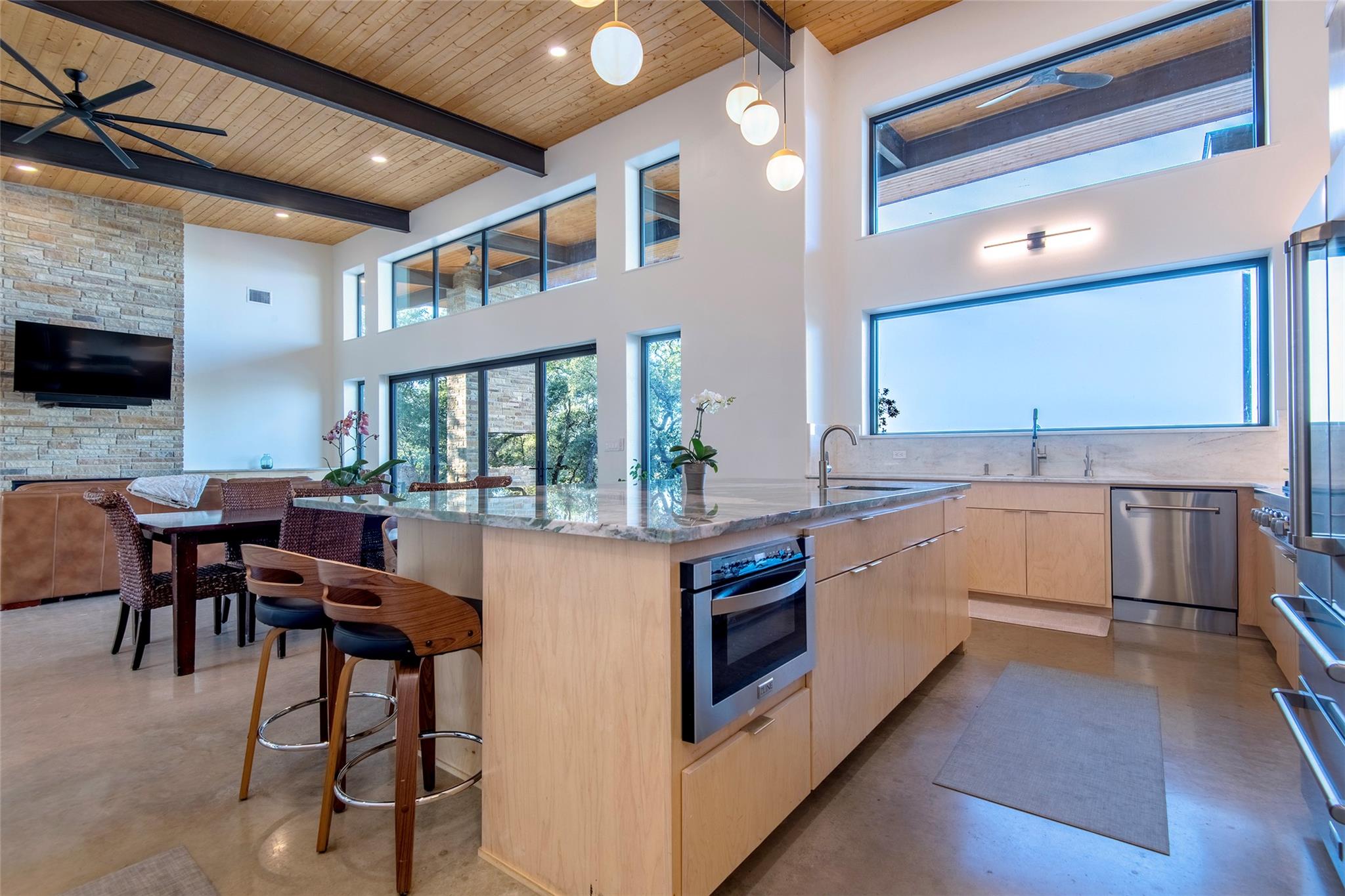 247 Peninsula Dr, Burnet, TX 78611