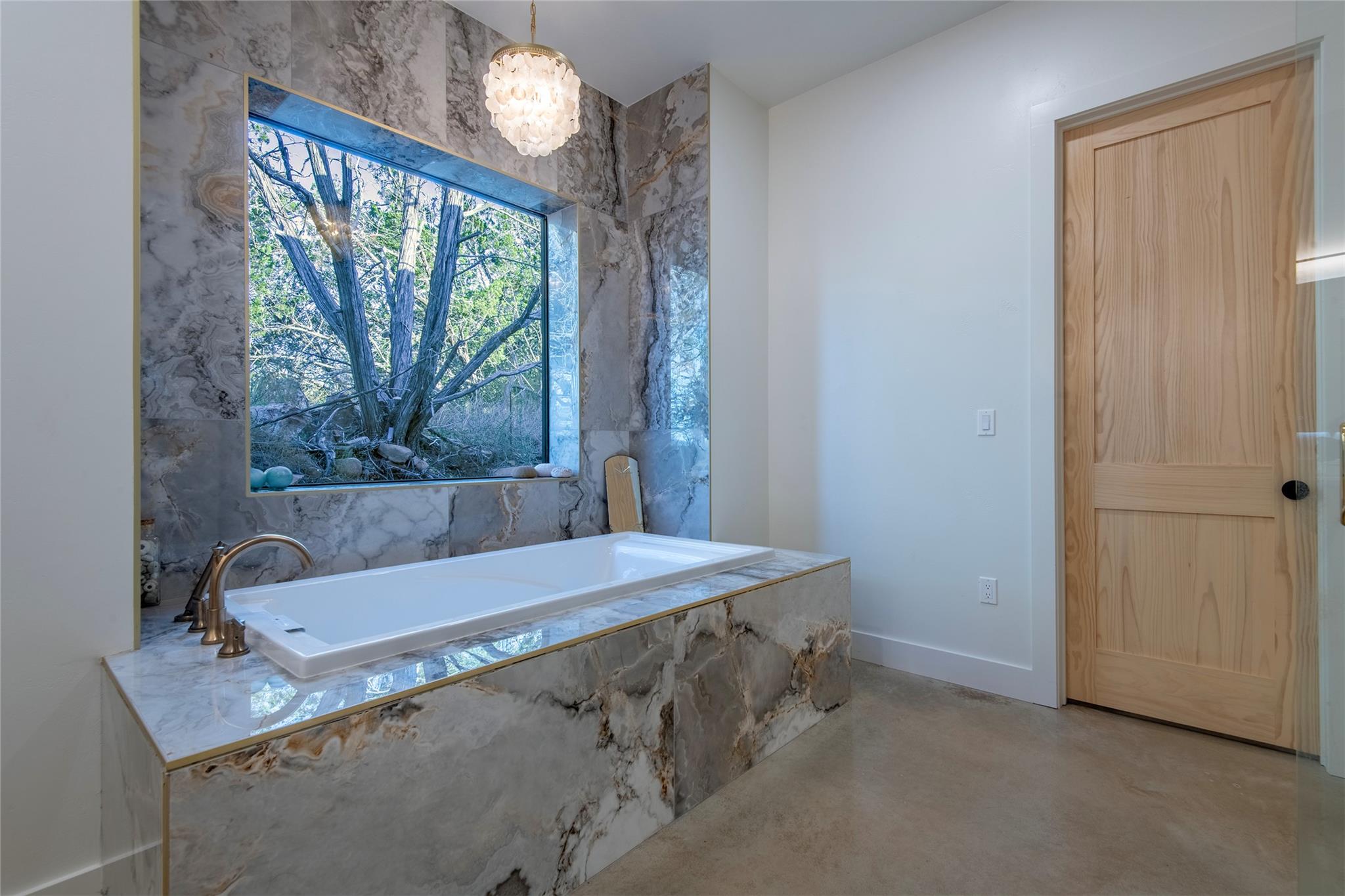 247 Peninsula Dr, Burnet, TX 78611