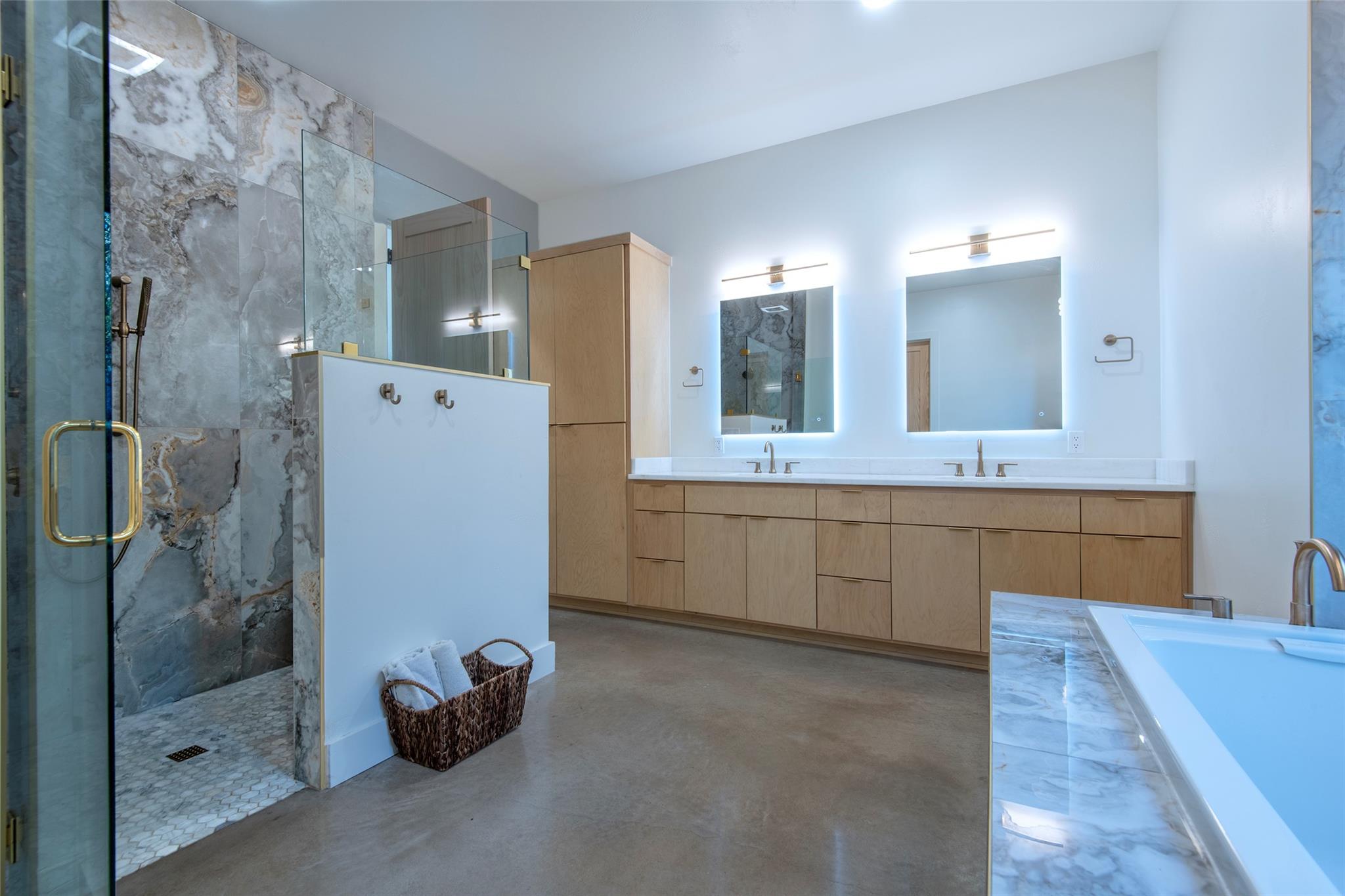 247 Peninsula Dr, Burnet, TX 78611