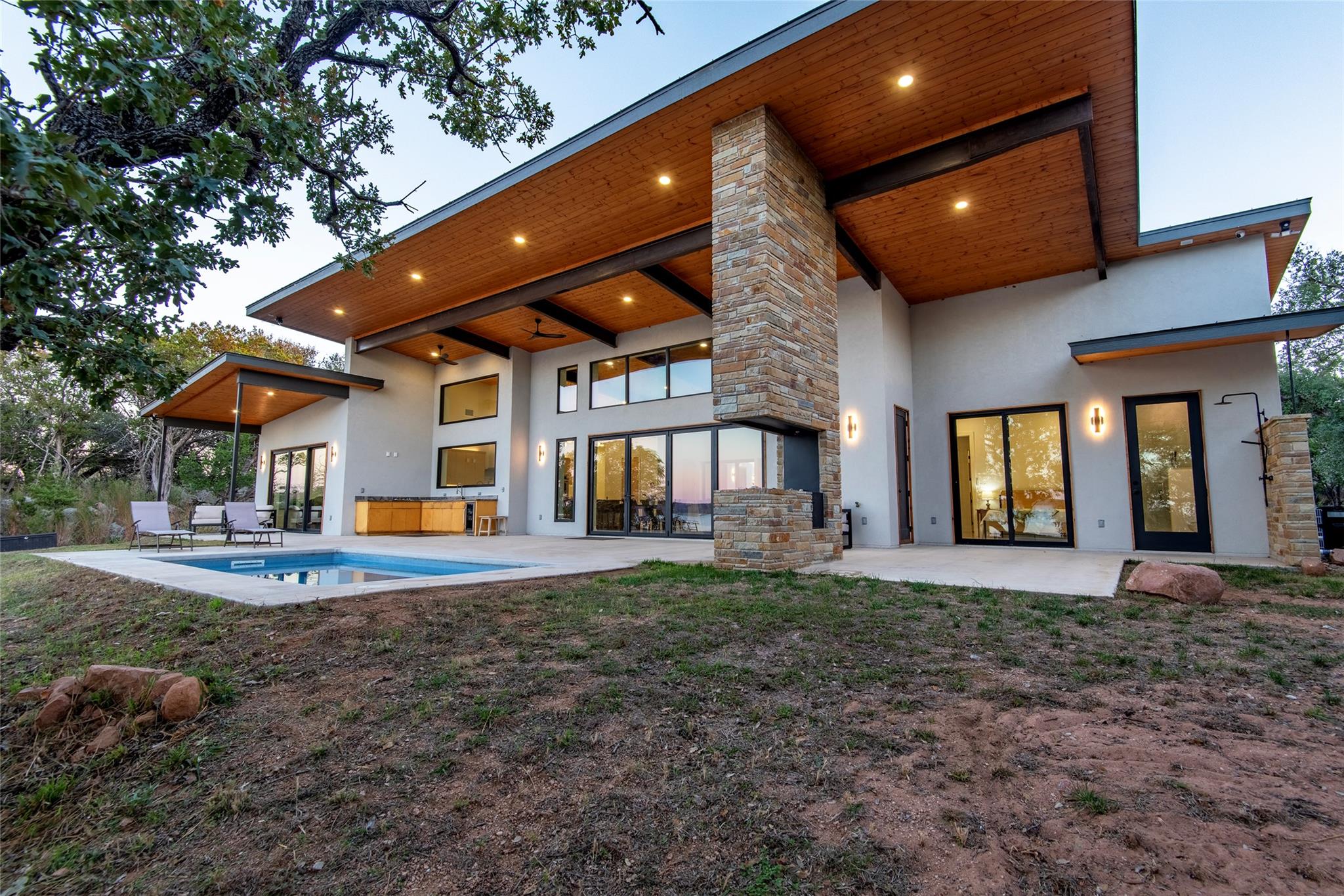 247 Peninsula Dr, Burnet, TX 78611