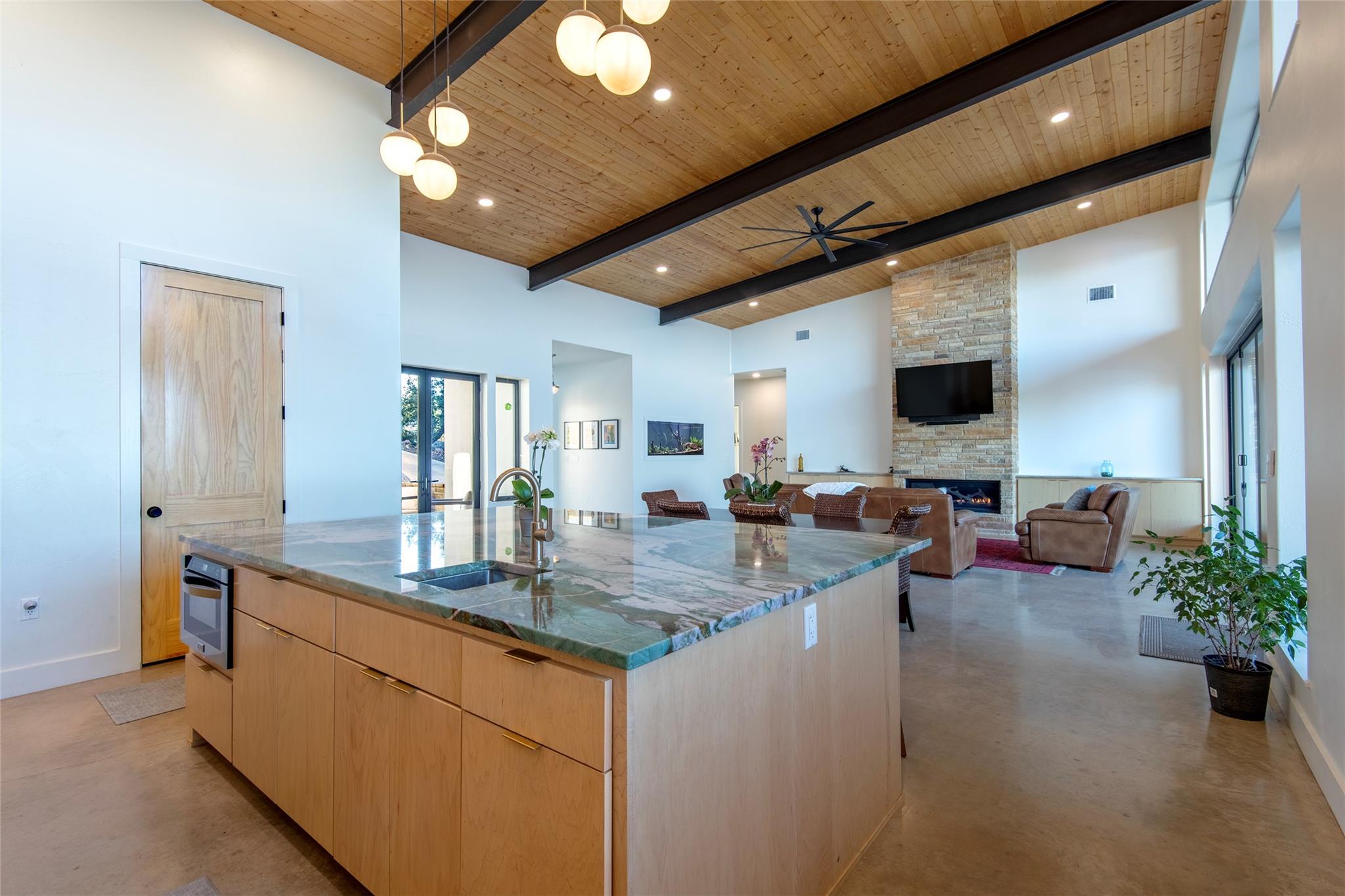 247 Peninsula Dr, Burnet, TX 78611