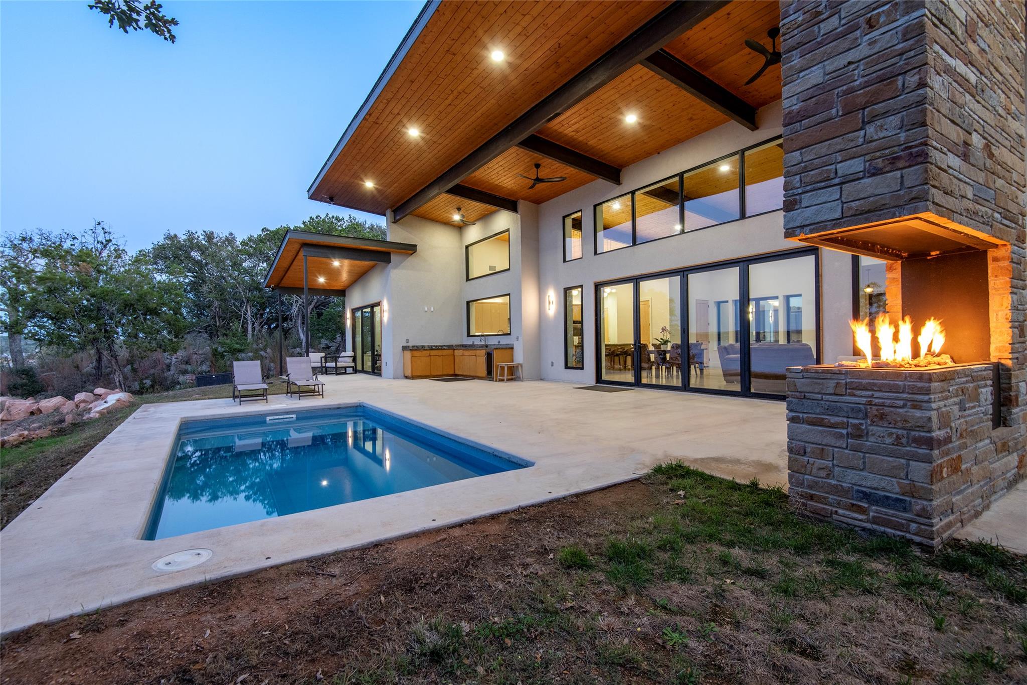 247 Peninsula Dr, Burnet, TX 78611