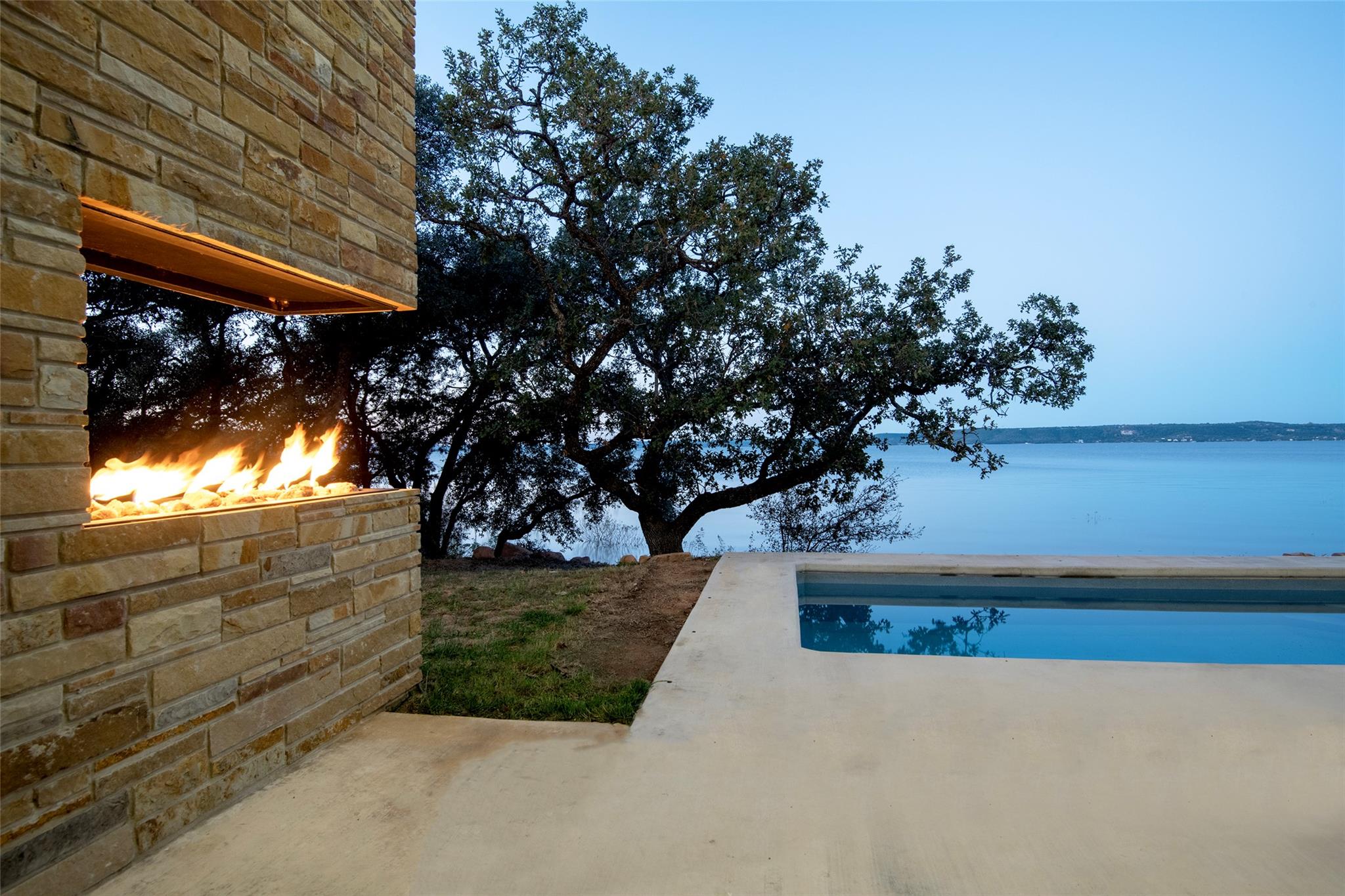 247 Peninsula Dr, Burnet, TX 78611