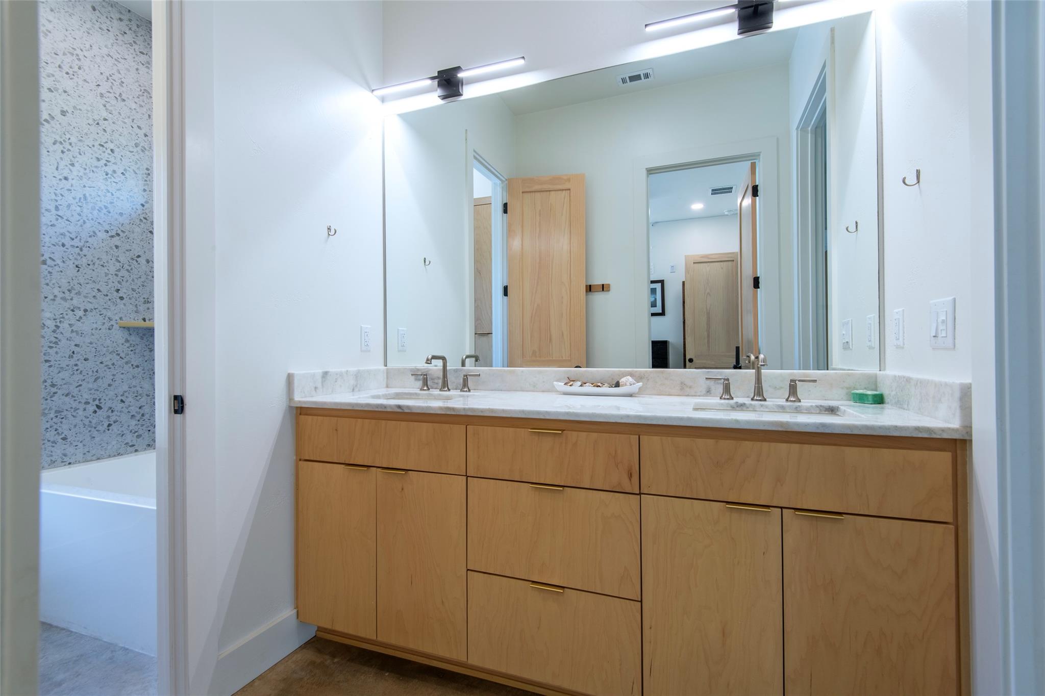 247 Peninsula Dr, Burnet, TX 78611