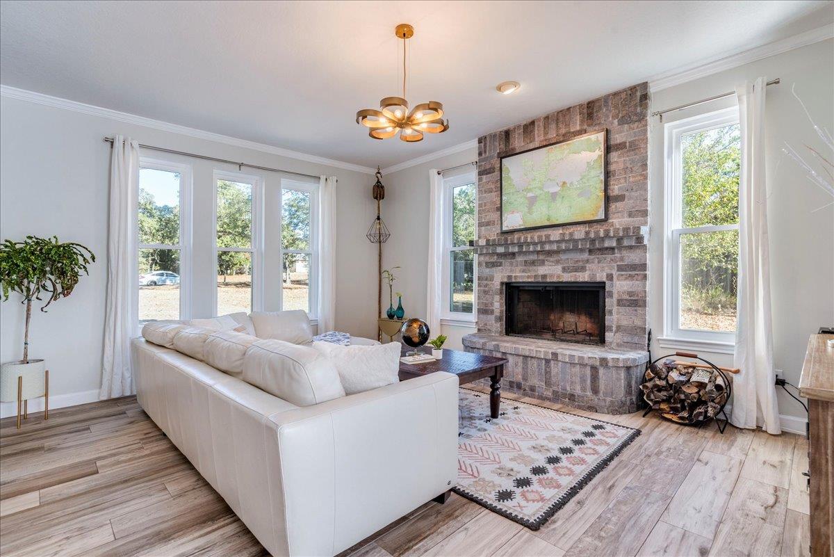 171 N Pin Oak Xing, Elgin, TX 78621