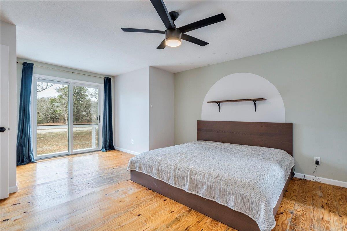 171 N Pin Oak Xing, Elgin, TX 78621