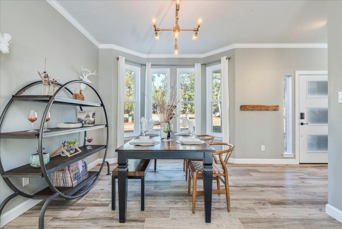 171 N Pin Oak Xing, Elgin, TX 78621