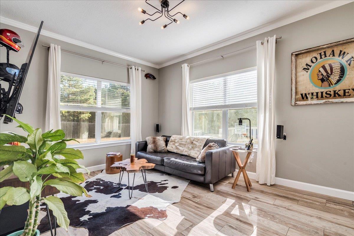 171 N Pin Oak Xing, Elgin, TX 78621