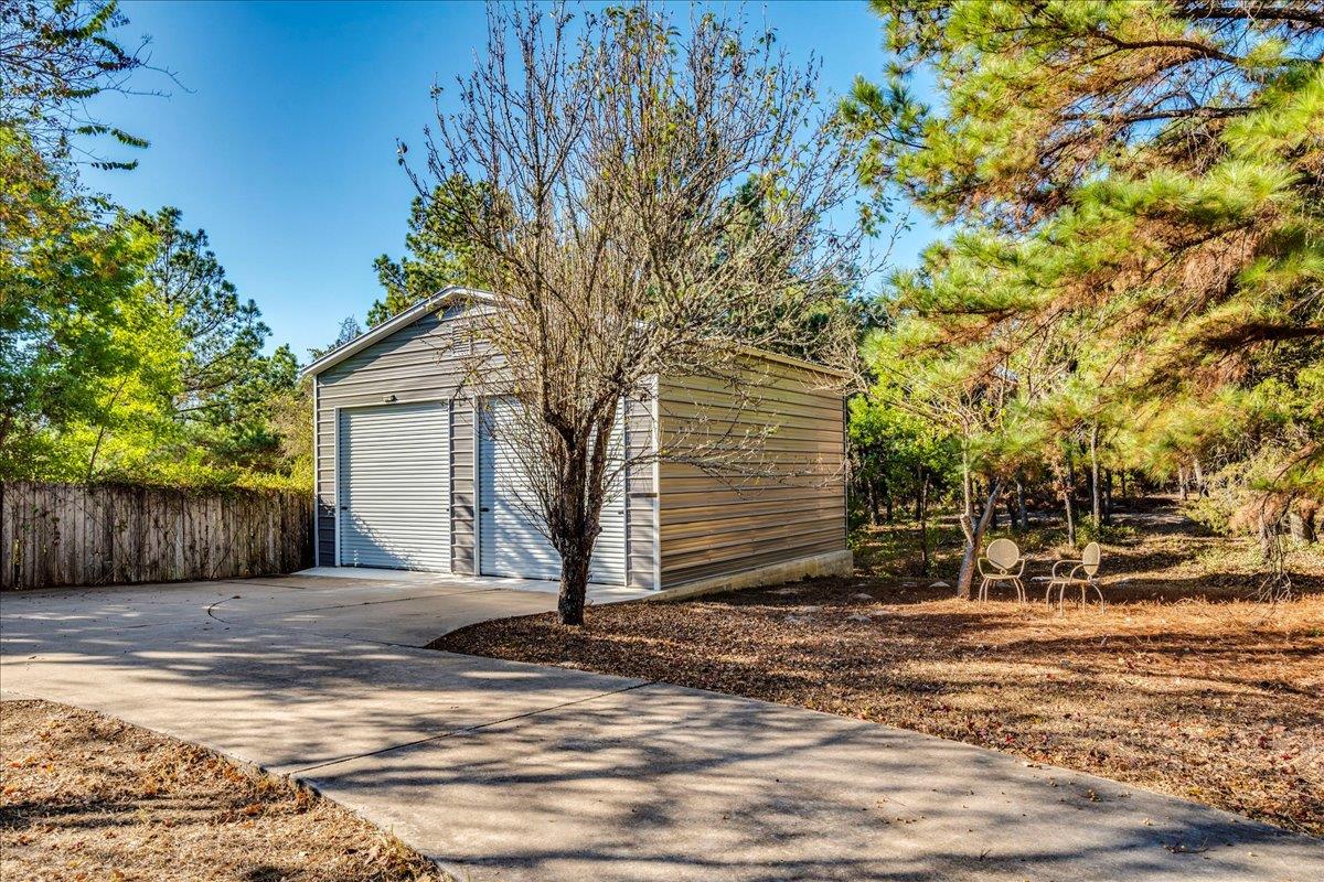 171 N Pin Oak Xing, Elgin, TX 78621