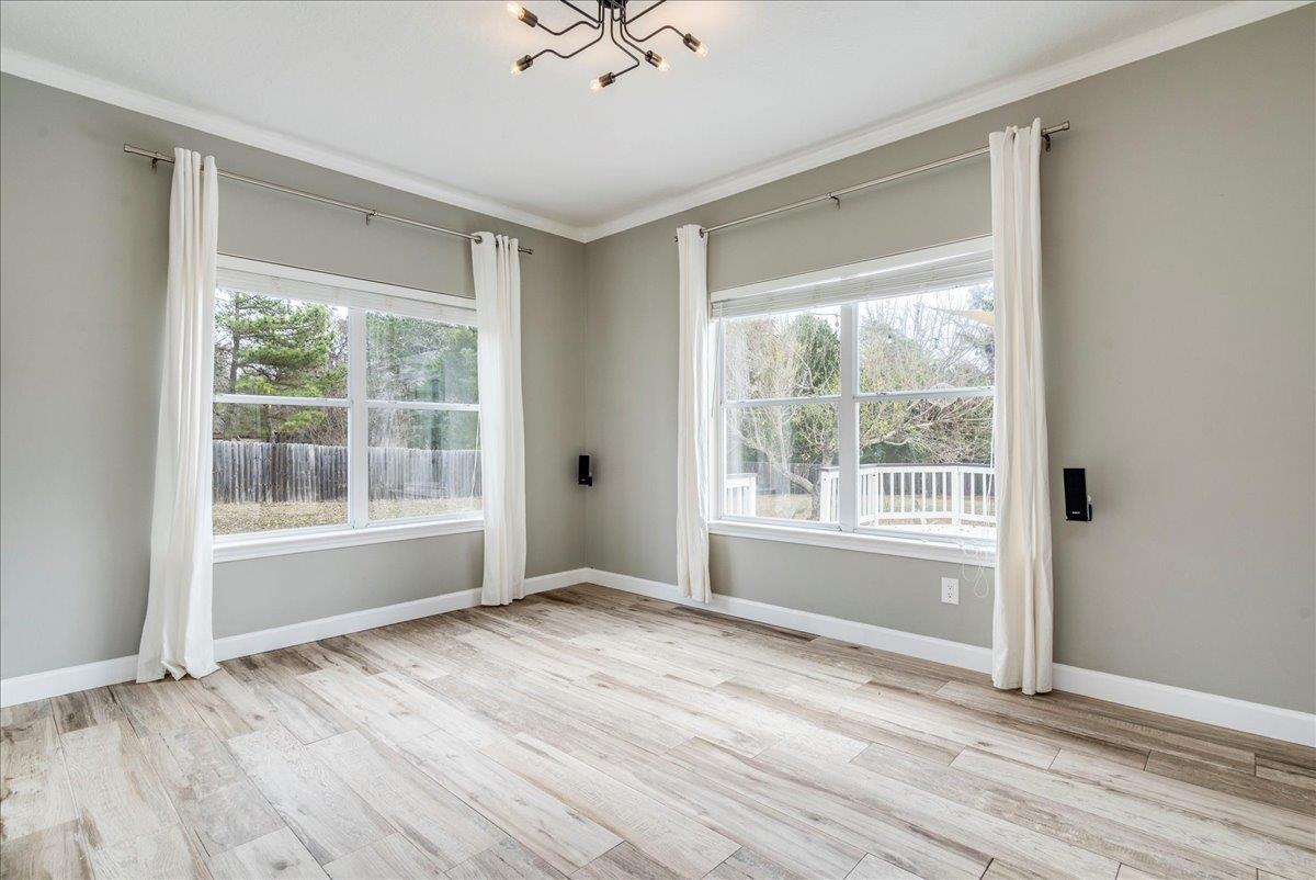 171 N Pin Oak Xing, Elgin, TX 78621