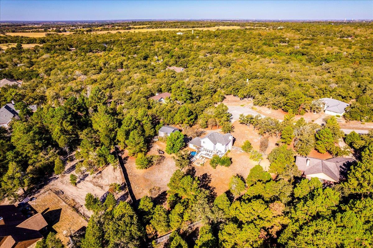 171 N Pin Oak Xing, Elgin, TX 78621