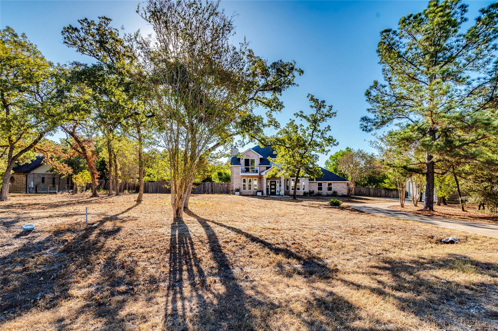 171 N Pin Oak Xing, Elgin, TX 78621