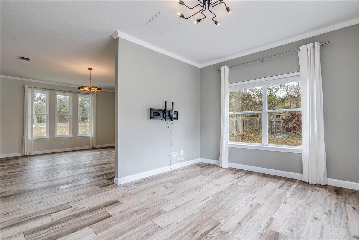 171 N Pin Oak Xing, Elgin, TX 78621