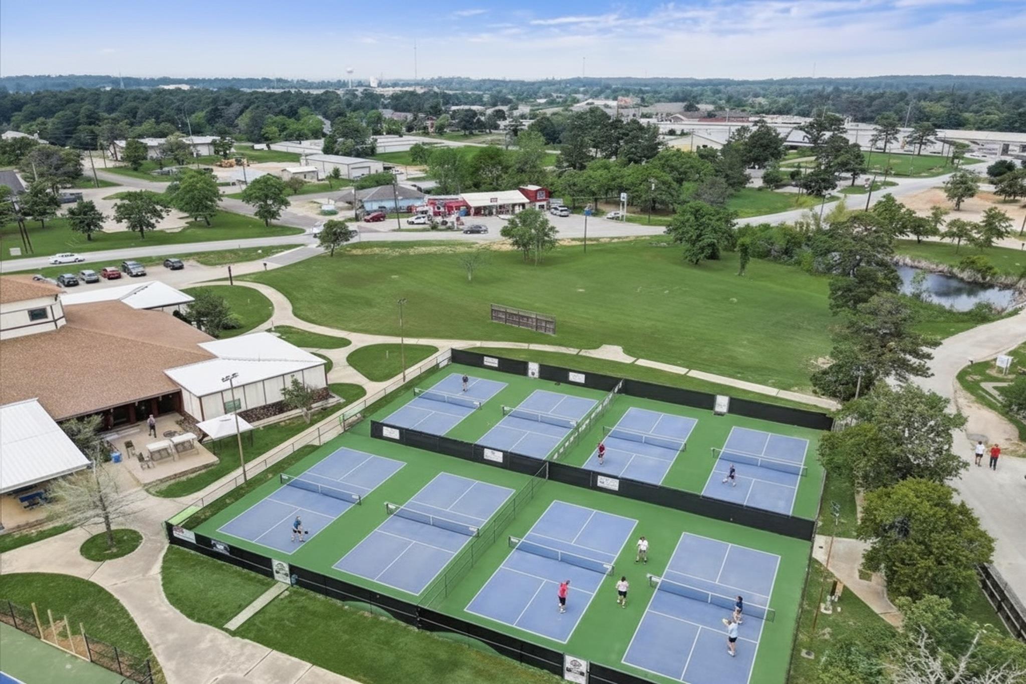 211 Mokulua Ln, Bastrop, TX 78602