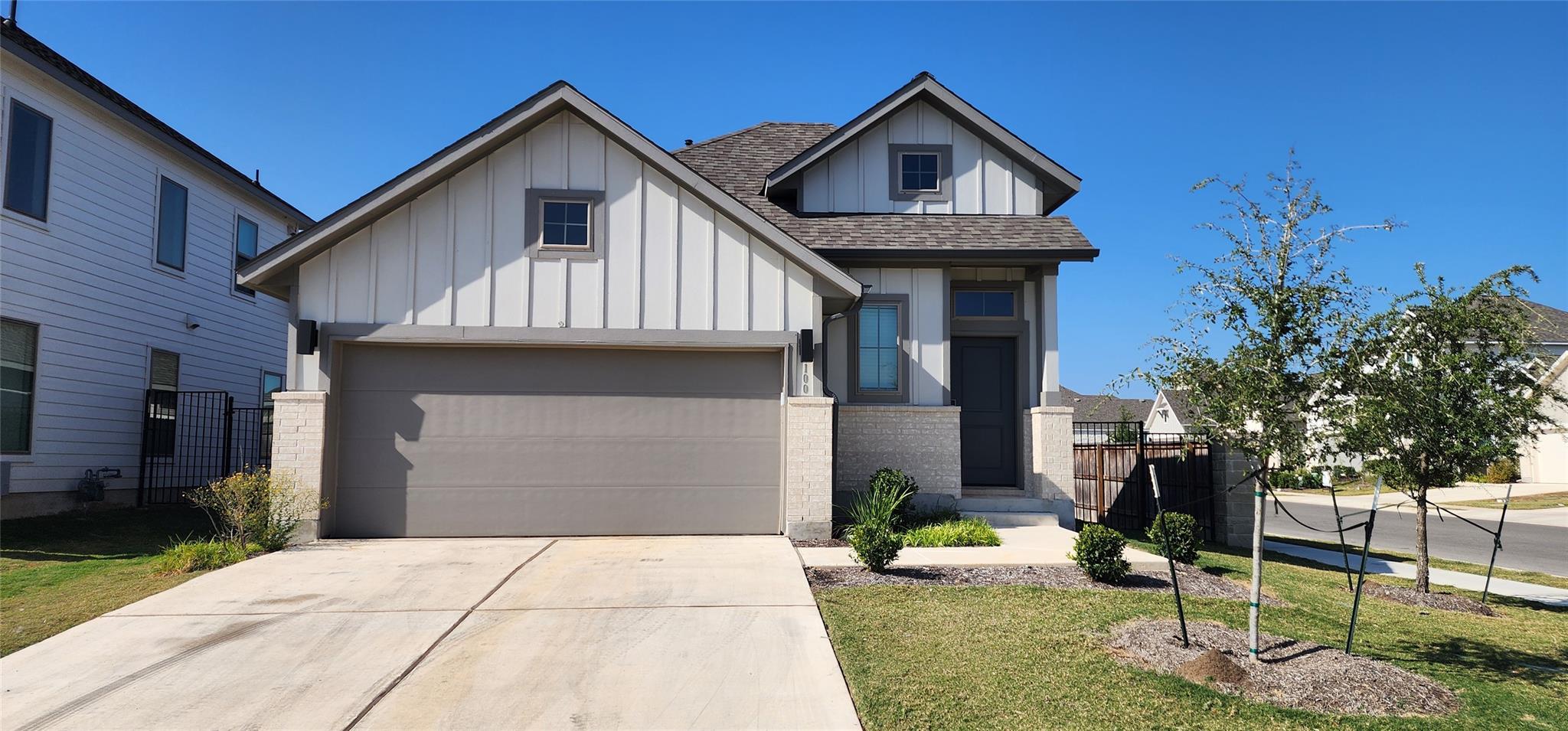 100 Los Olives Ln, Liberty Hill, TX 78642