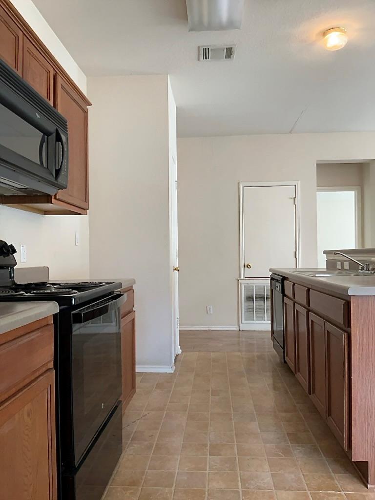 210 Delby St, Hutto, TX 78634