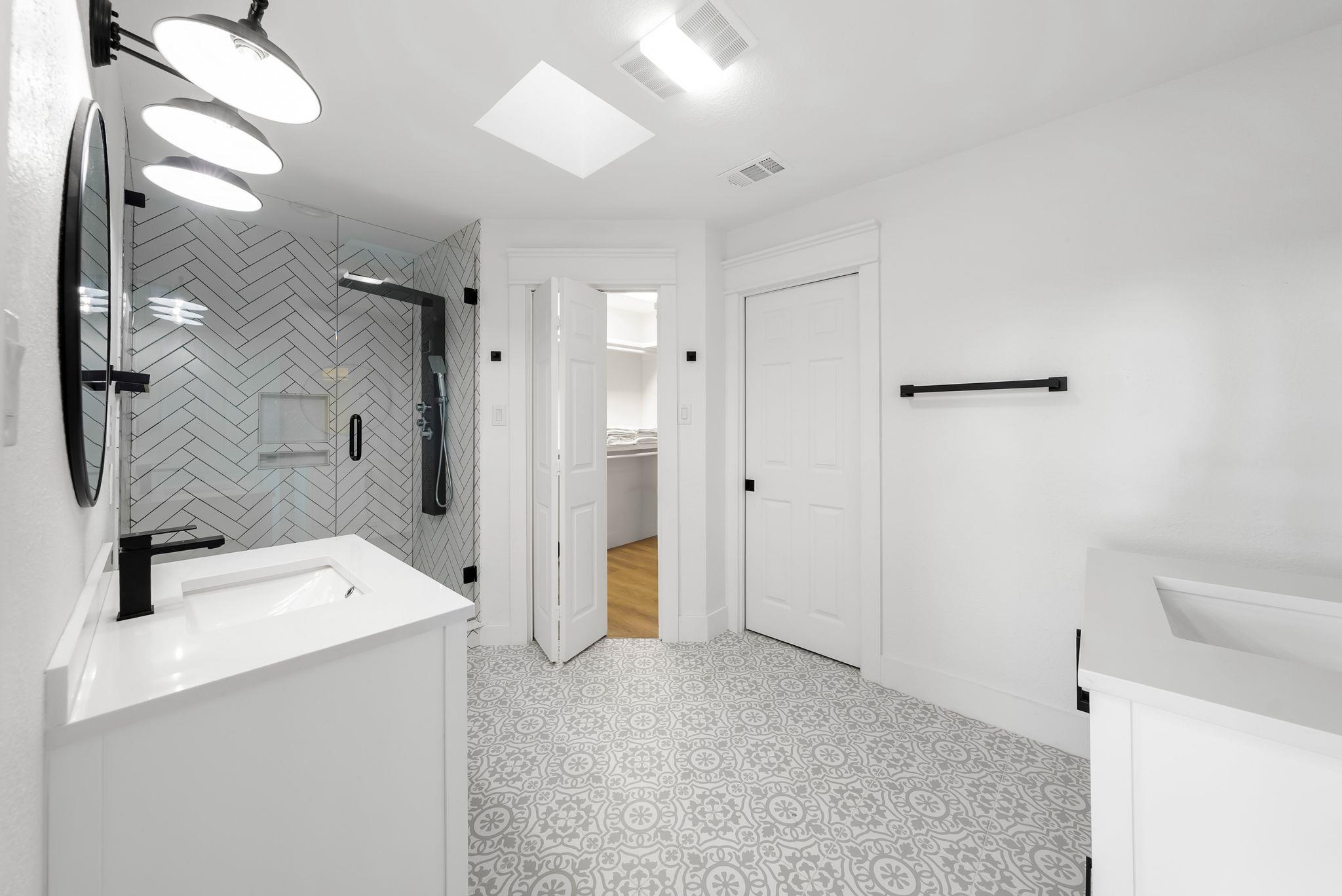 18300 West Rim Dr, Jonestown, TX 78645