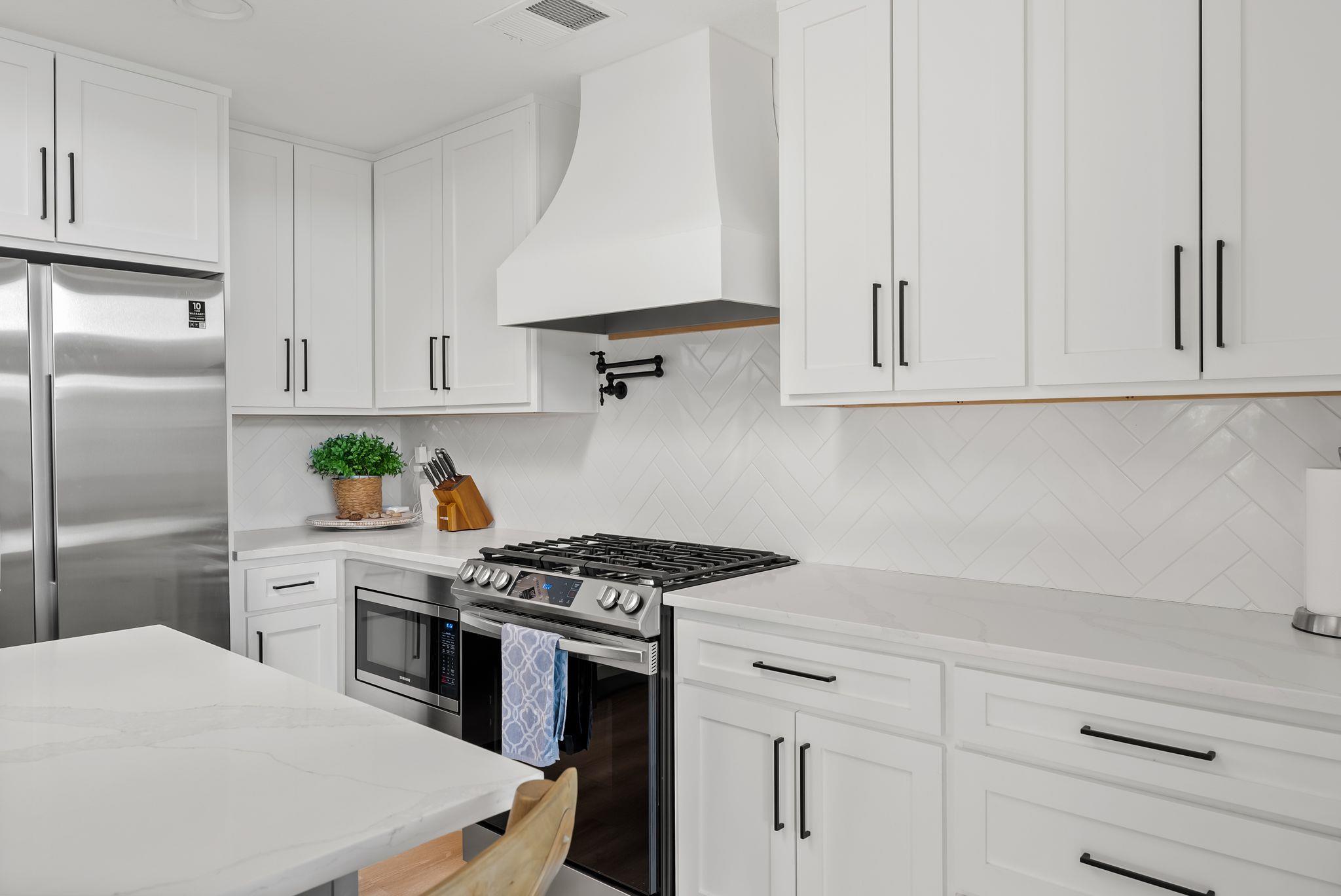 18300 West Rim Dr, Jonestown, TX 78645