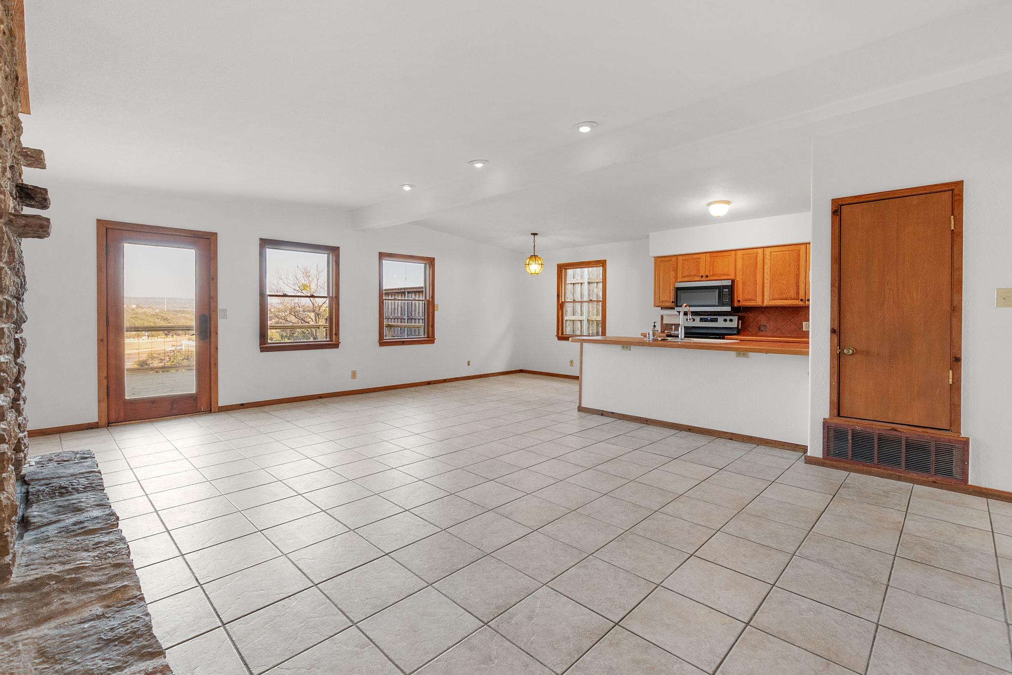 201 Acorn St, Burnet, TX 78611