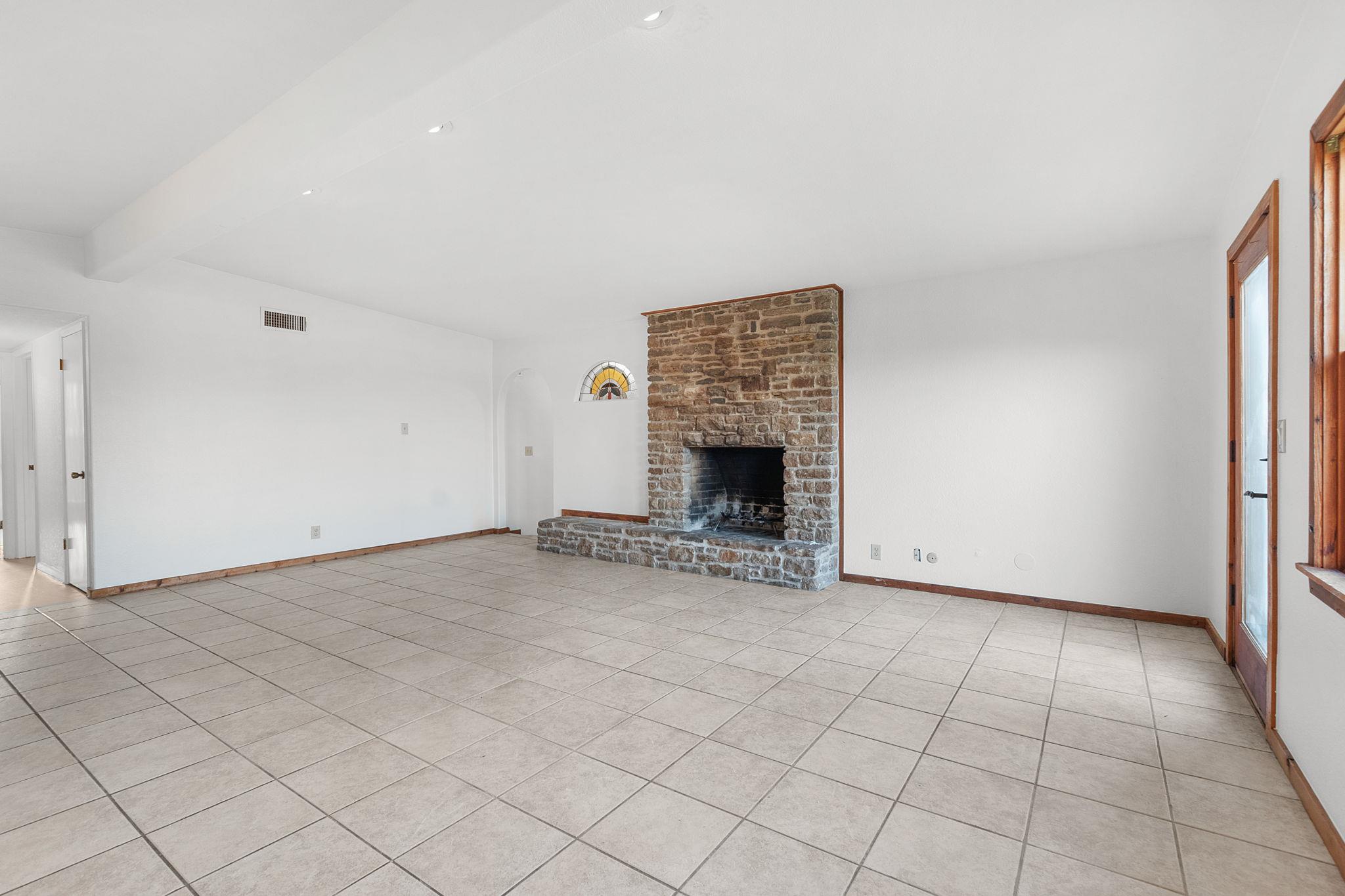 201 Acorn St, Burnet, TX 78611