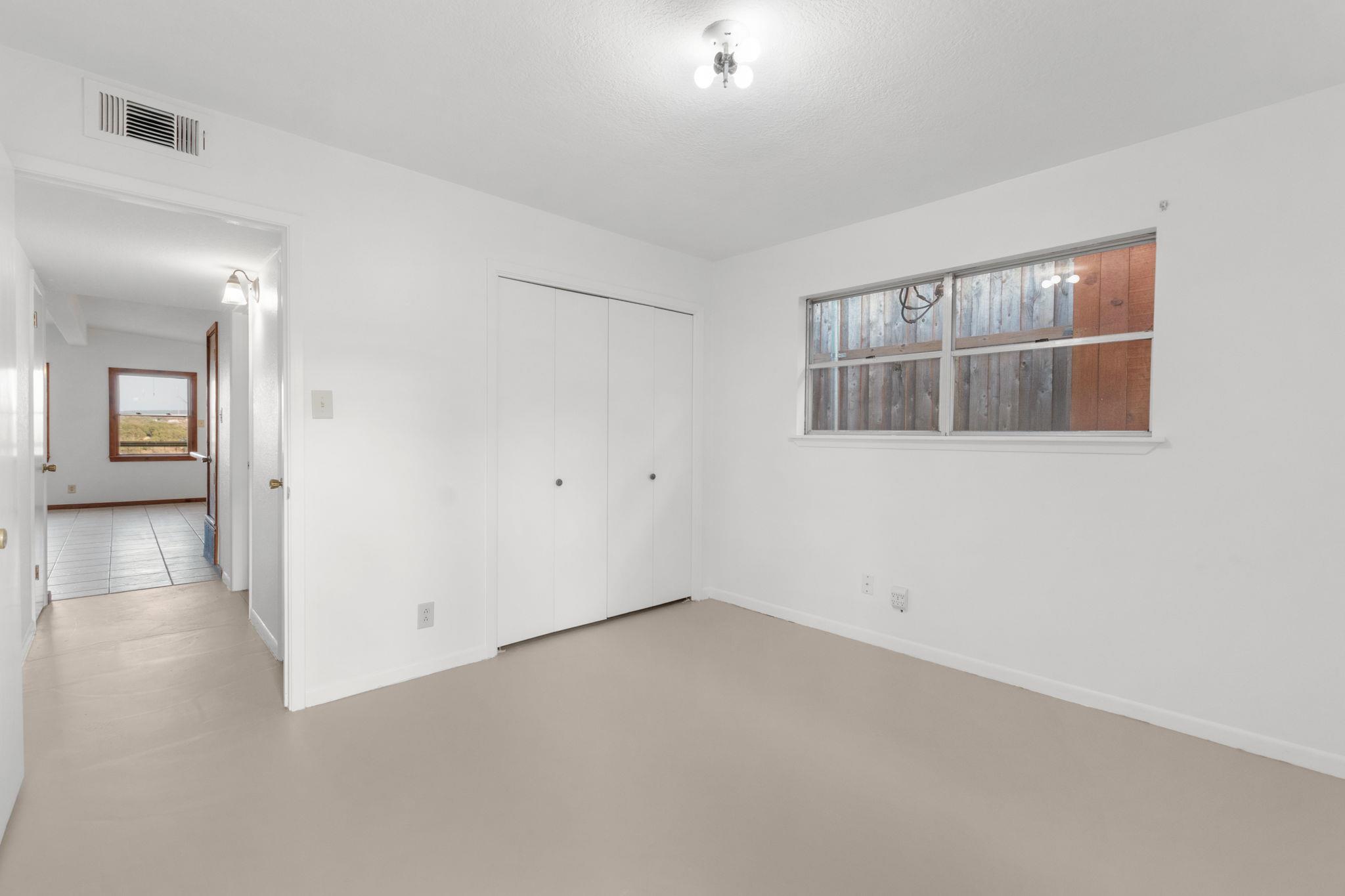 201 Acorn St, Burnet, TX 78611