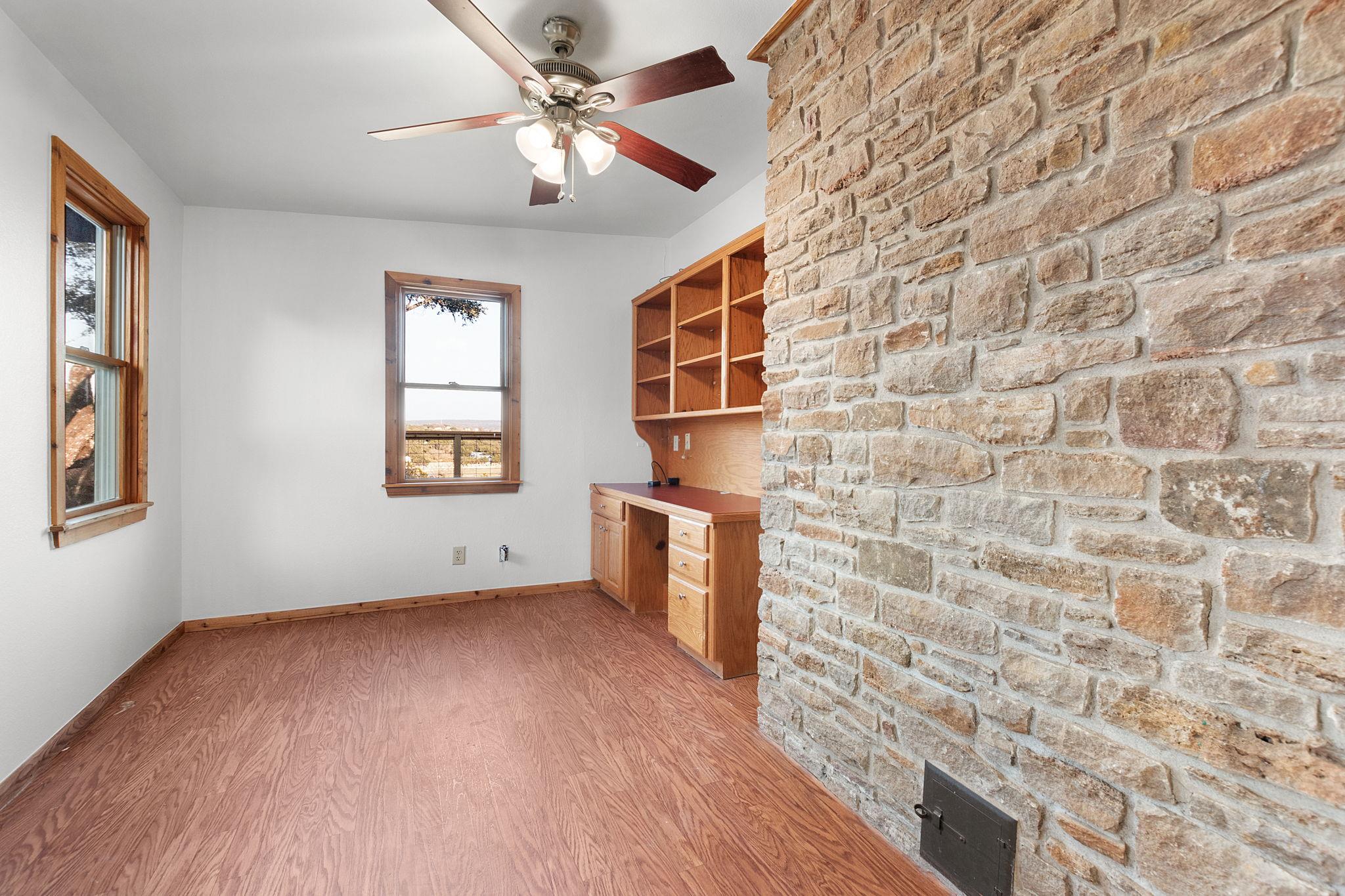 201 Acorn St, Burnet, TX 78611