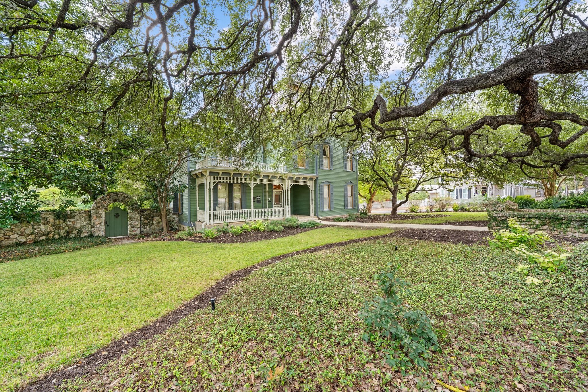 833 Belvin St, San Marcos, TX 78666