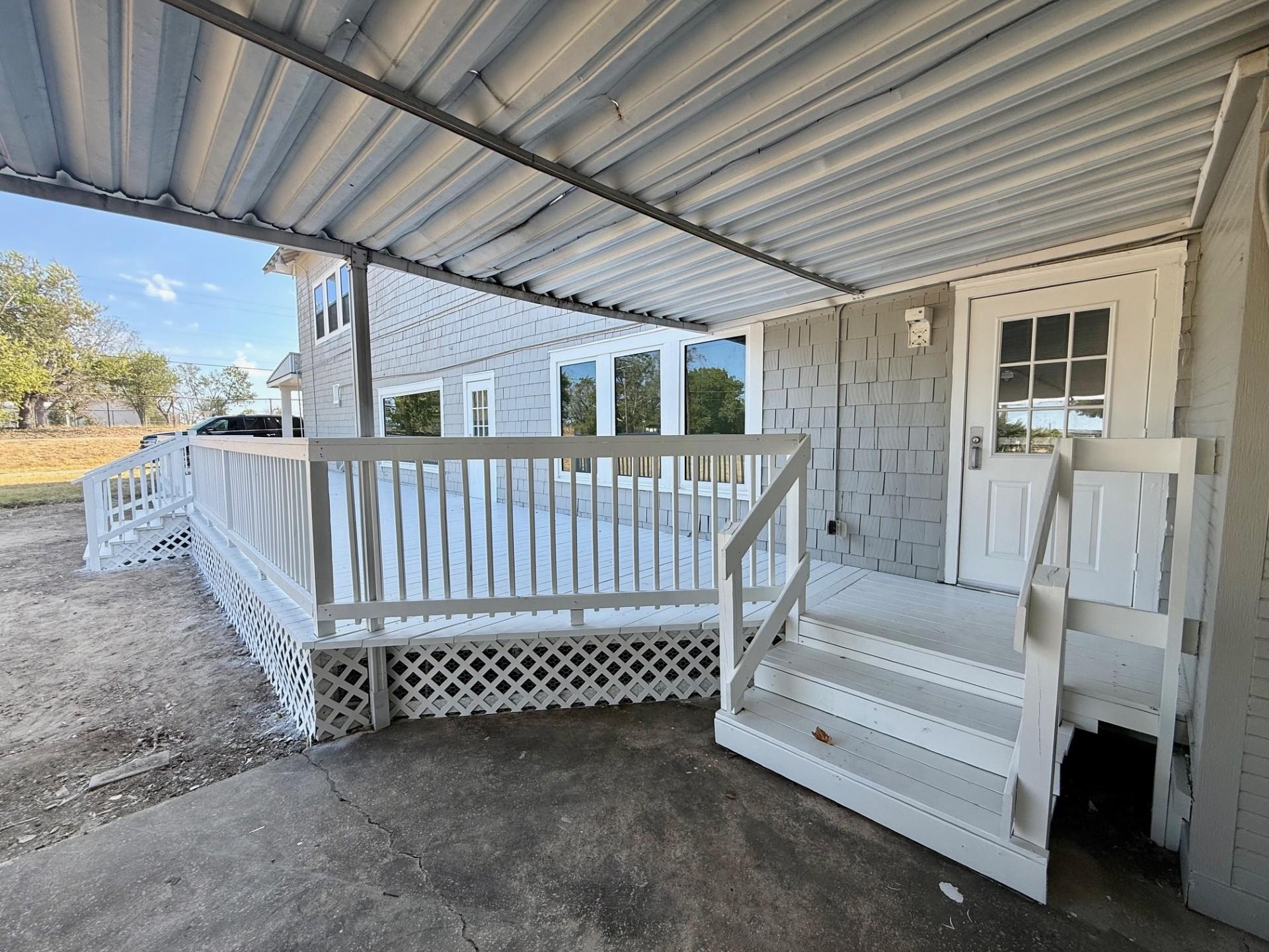 1102 Beech St, Taylor, TX 76574