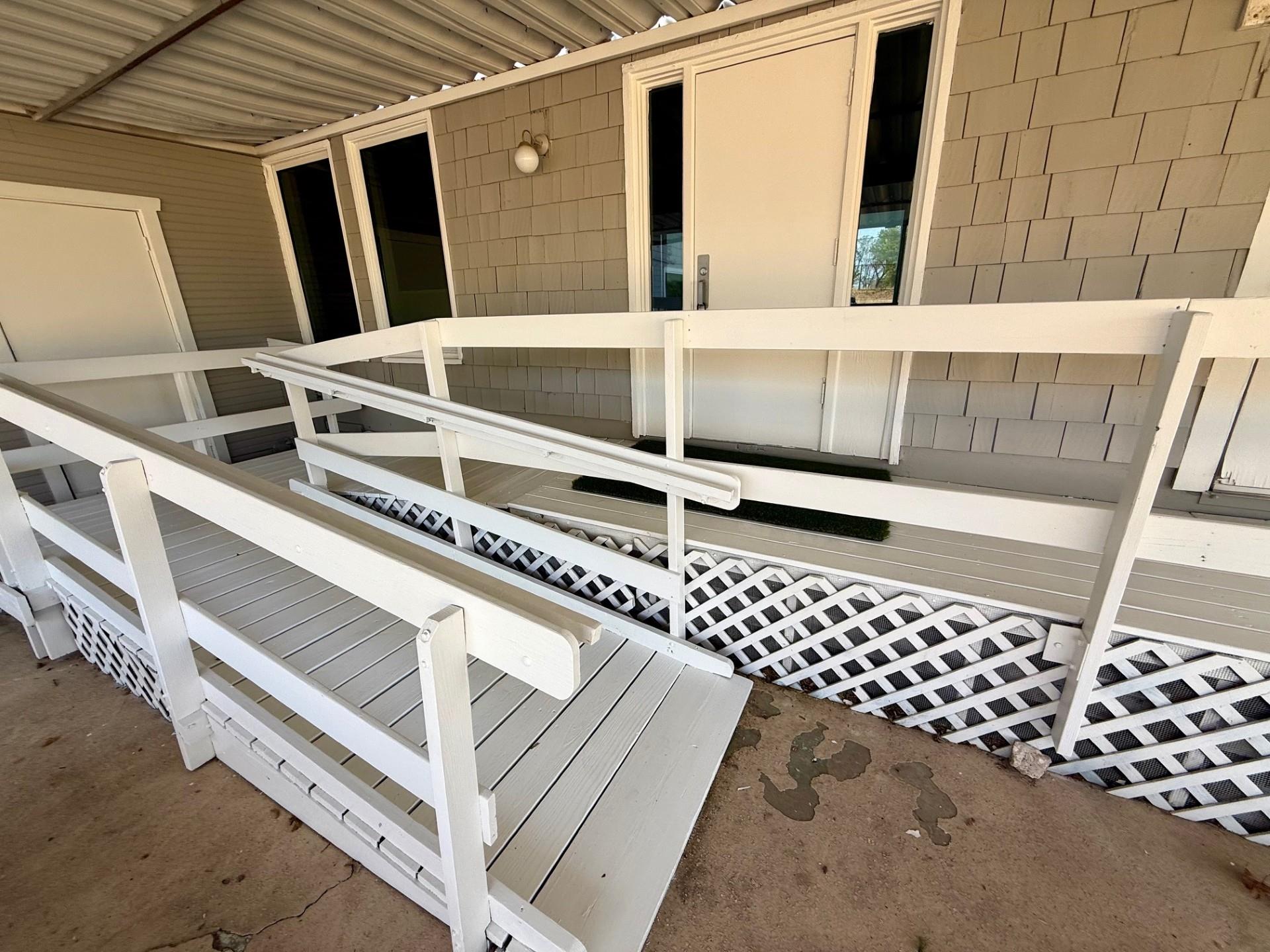 1102 Beech St, Taylor, TX 76574