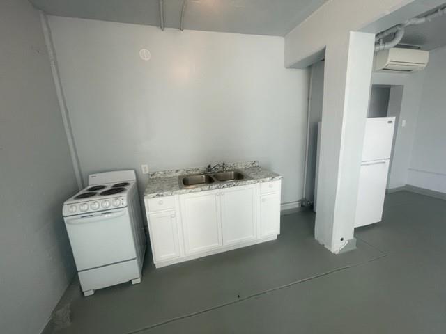 1102 Beech St, Taylor, TX 76574