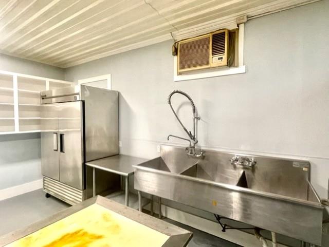 1102 Beech St, Taylor, TX 76574