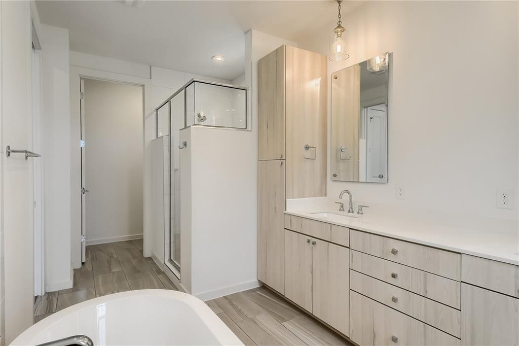 2624 Metcalfe Rd # 7, Austin, TX 78741