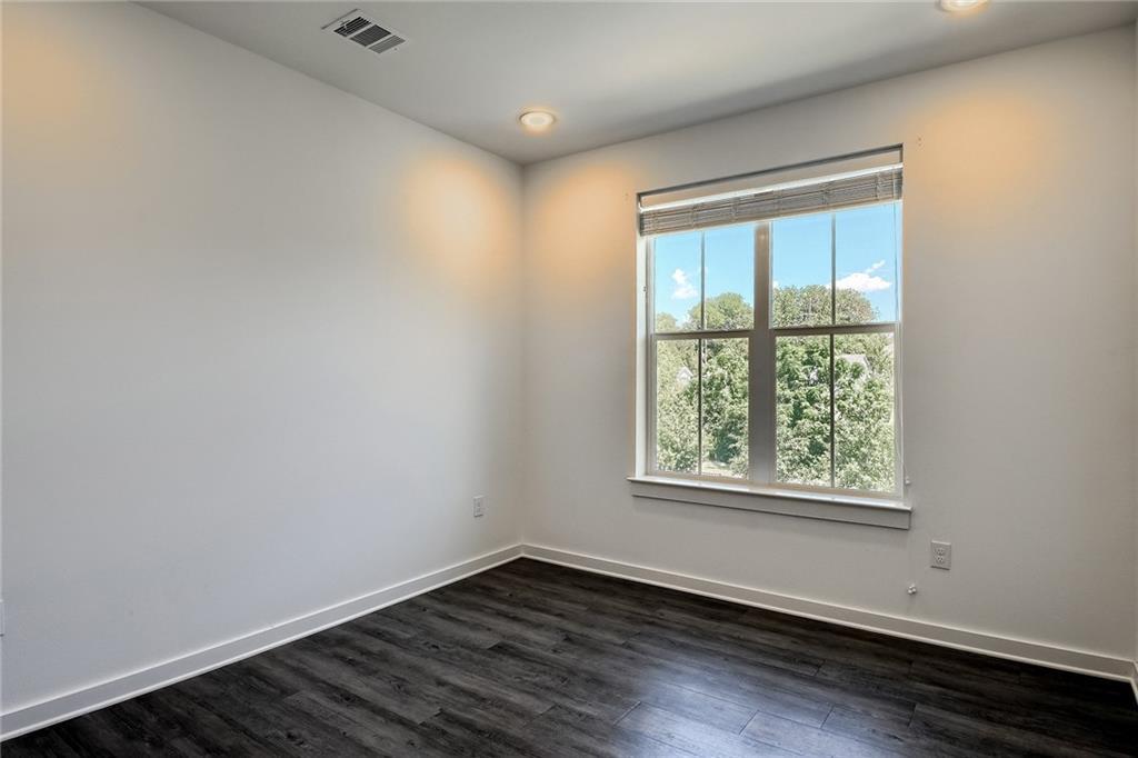 2624 Metcalfe Rd # 7, Austin, TX 78741