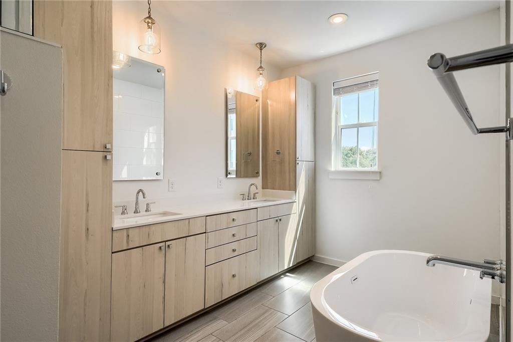 2624 Metcalfe Rd # 7, Austin, TX 78741