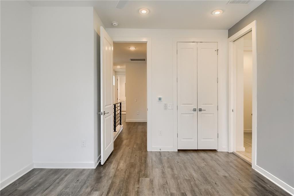 2624 Metcalfe Rd # 7, Austin, TX 78741