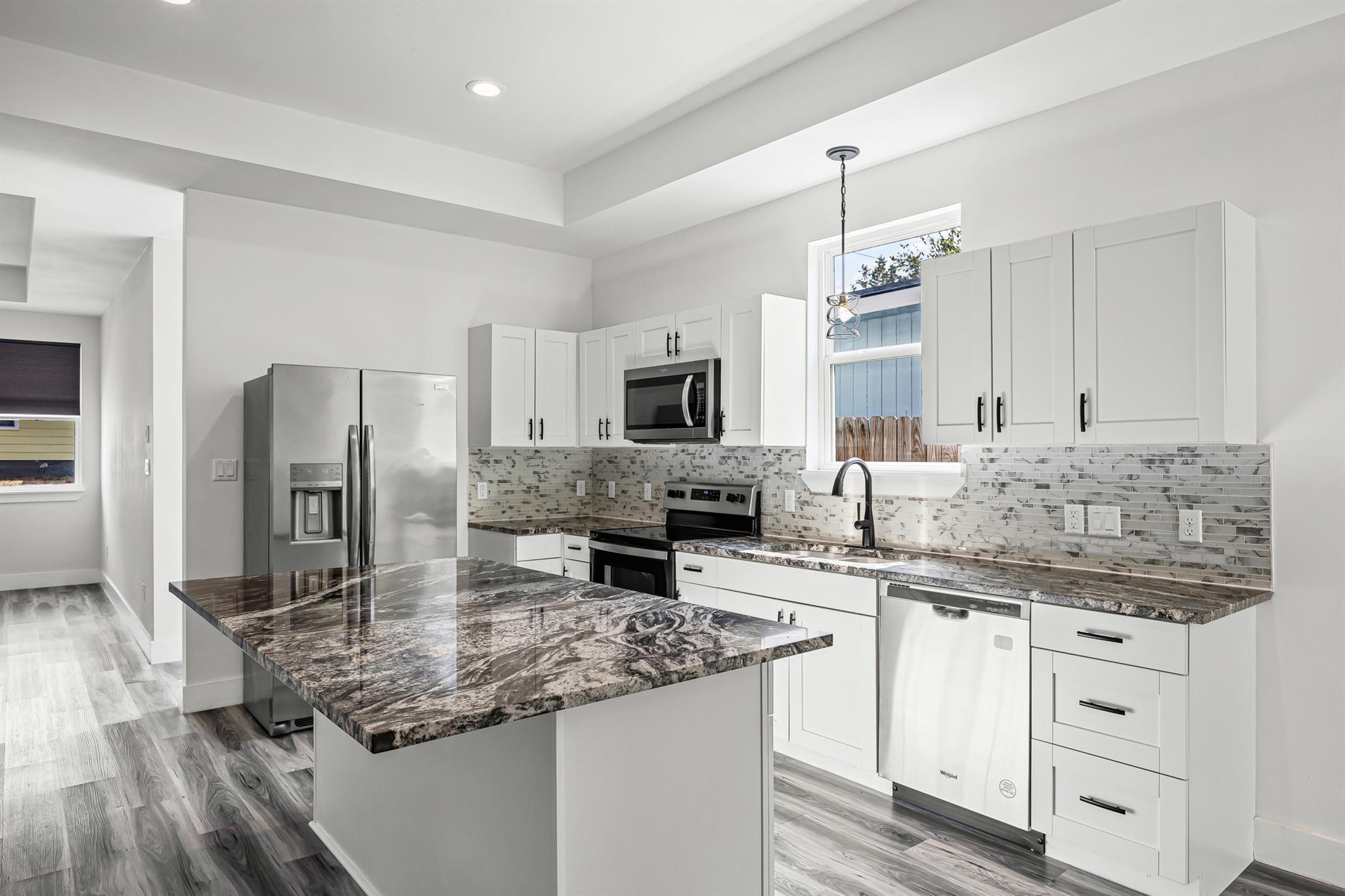 813 Chihuahua St, Lockhart, TX 78644