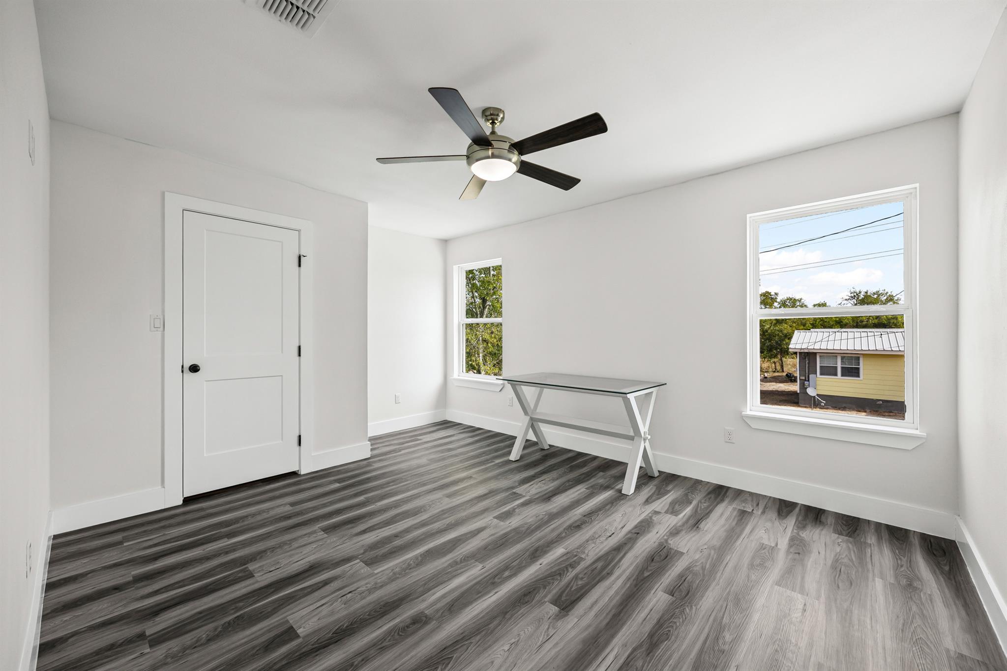 813 Chihuahua St, Lockhart, TX 78644